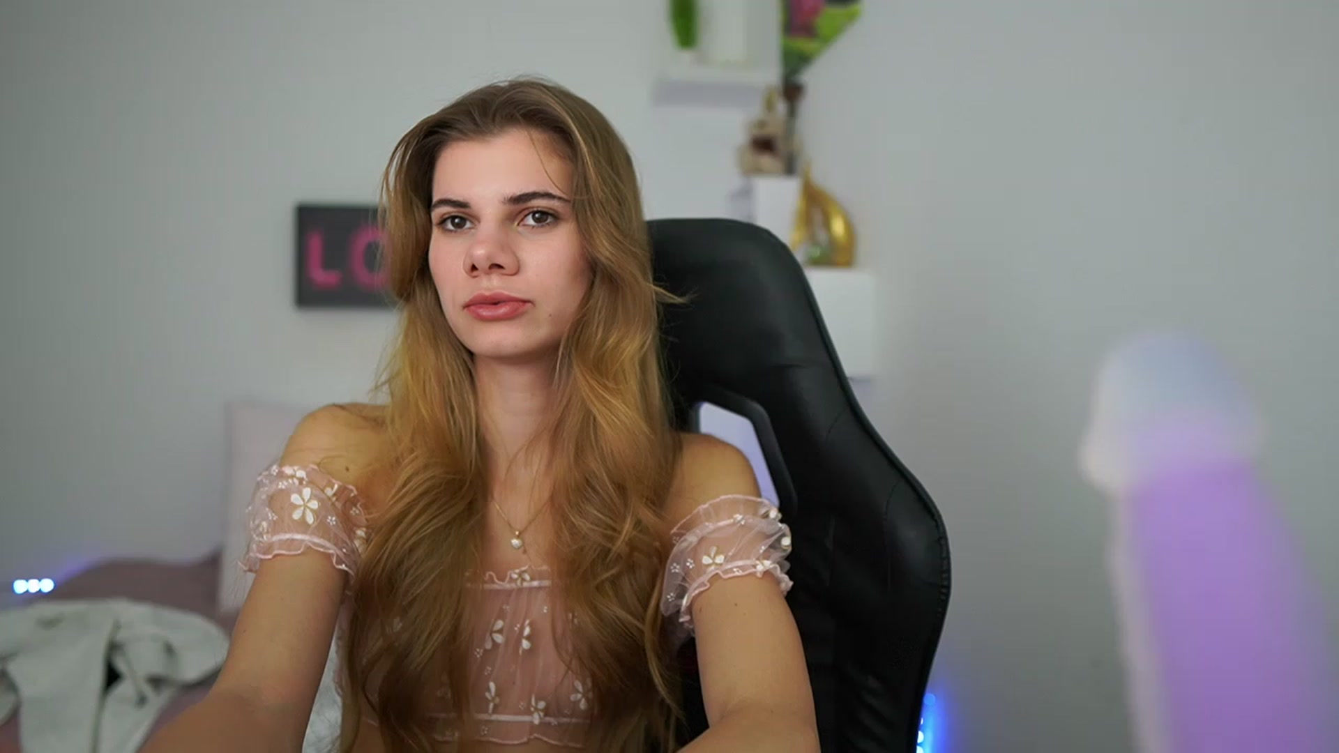 Gallery image thumbnail from RileyReid_18's myfreecams stream on, 01/22/2023, 16:33 image 19 of 20