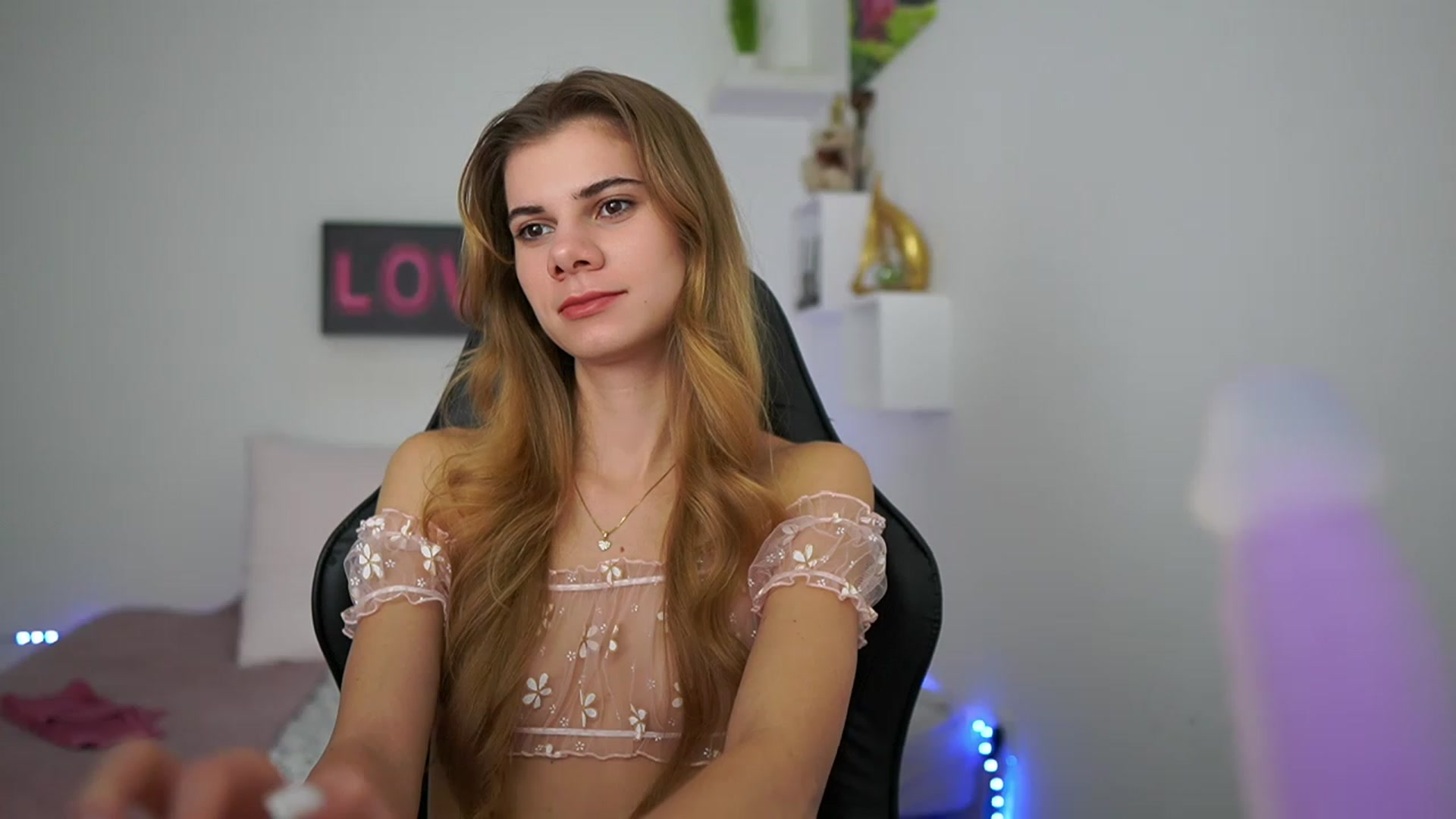 Gallery image thumbnail from RileyReid_18's myfreecams stream on, 01/22/2023, 17:16 image 5 of 20
