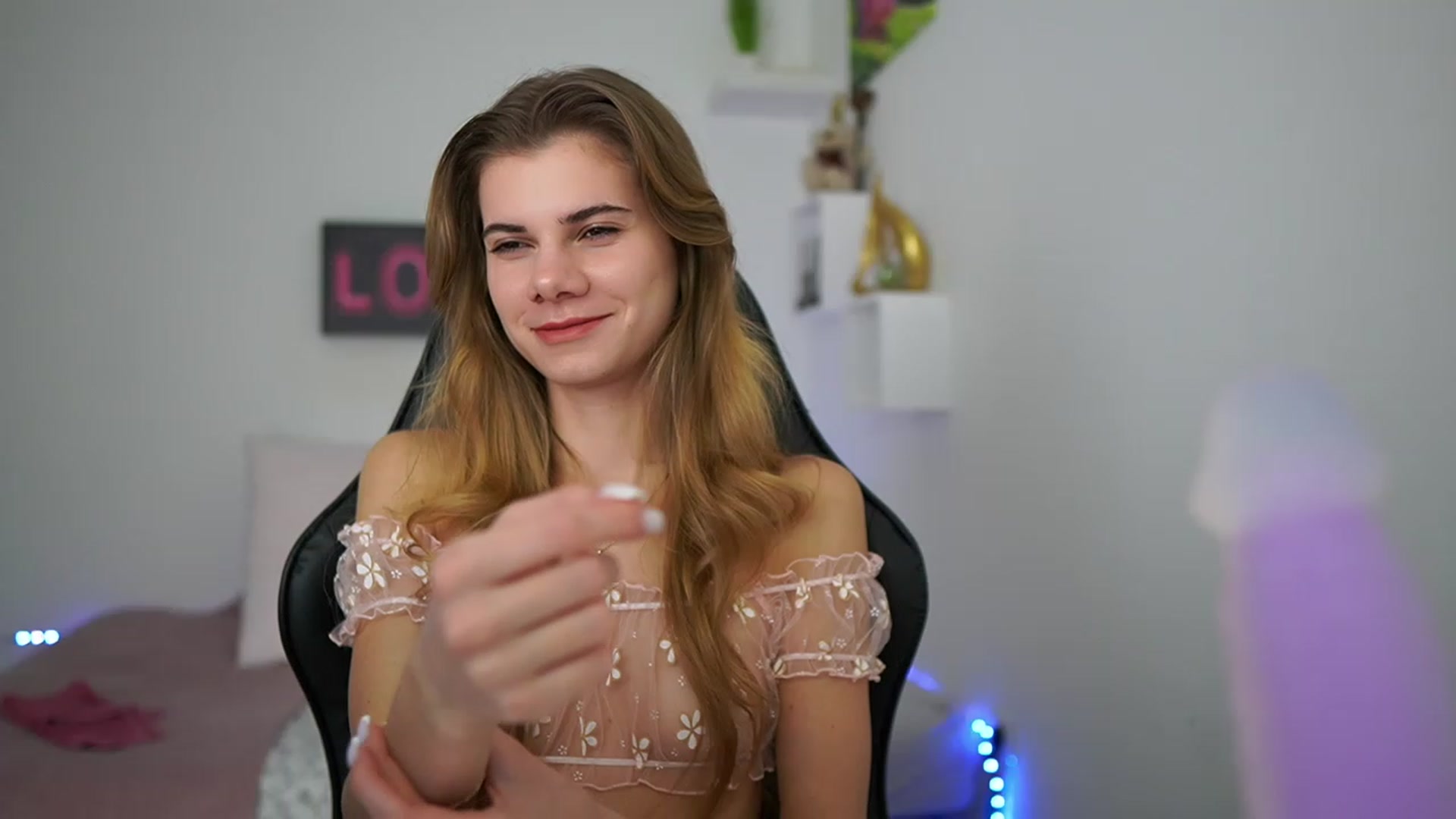 Gallery image thumbnail from RileyReid_18's myfreecams stream on, 01/22/2023, 17:16 image 17 of 20