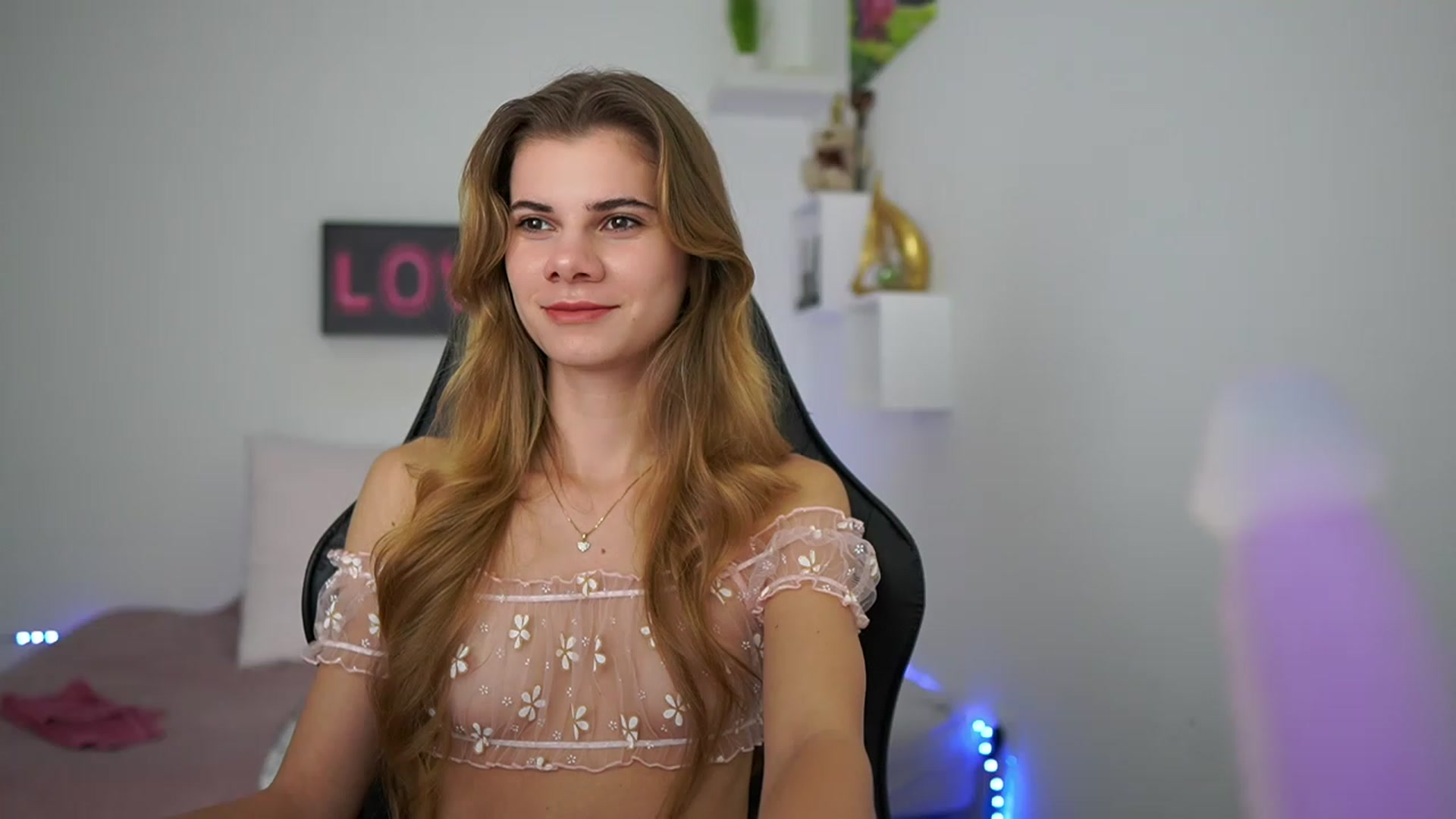 Gallery image thumbnail from RileyReid_18's myfreecams stream on, 01/22/2023, 17:16 image 13 of 20