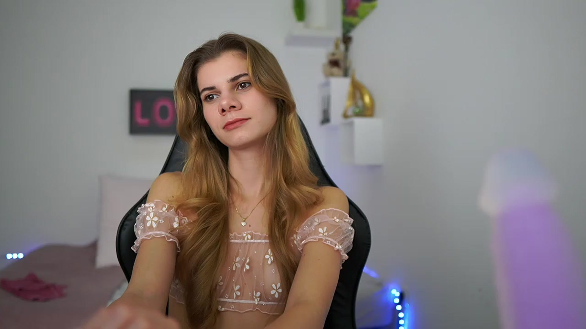 Gallery image thumbnail from RileyReid_18's myfreecams stream on, 01/22/2023, 17:16 image 15 of 20