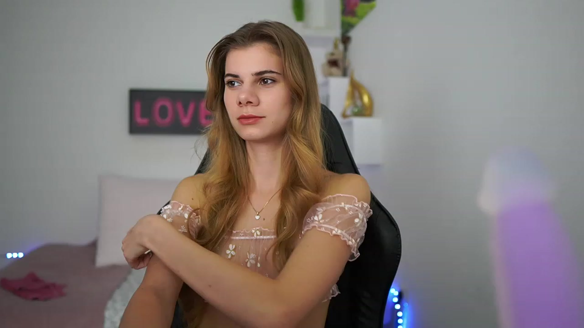Gallery image thumbnail from RileyReid_18's myfreecams stream on, 01/22/2023, 17:16 image 4 of 20