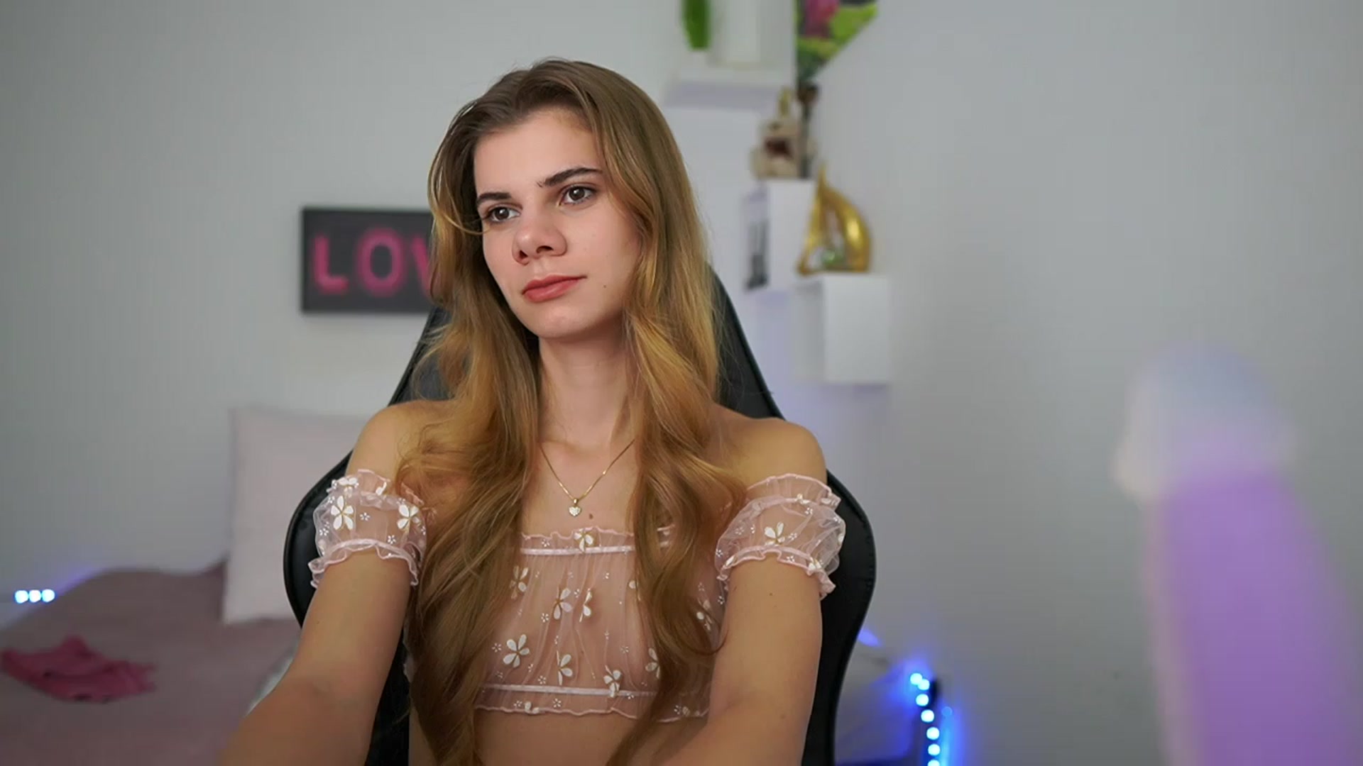 Gallery image thumbnail from RileyReid_18's myfreecams stream on, 01/22/2023, 17:16 image 6 of 20