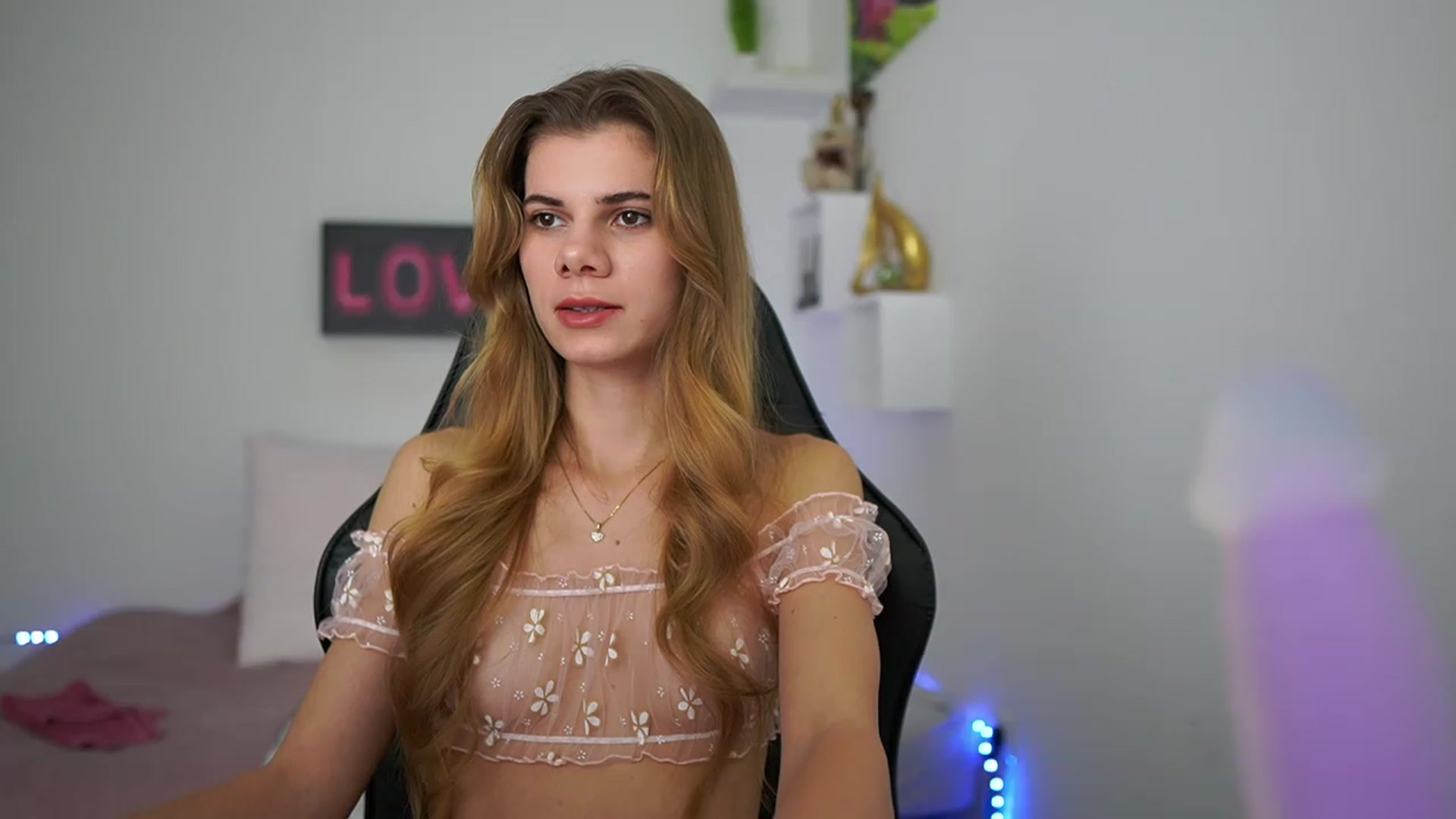 Gallery image thumbnail from RileyReid_18's myfreecams stream on, 01/22/2023, 17:16 image 12 of 20