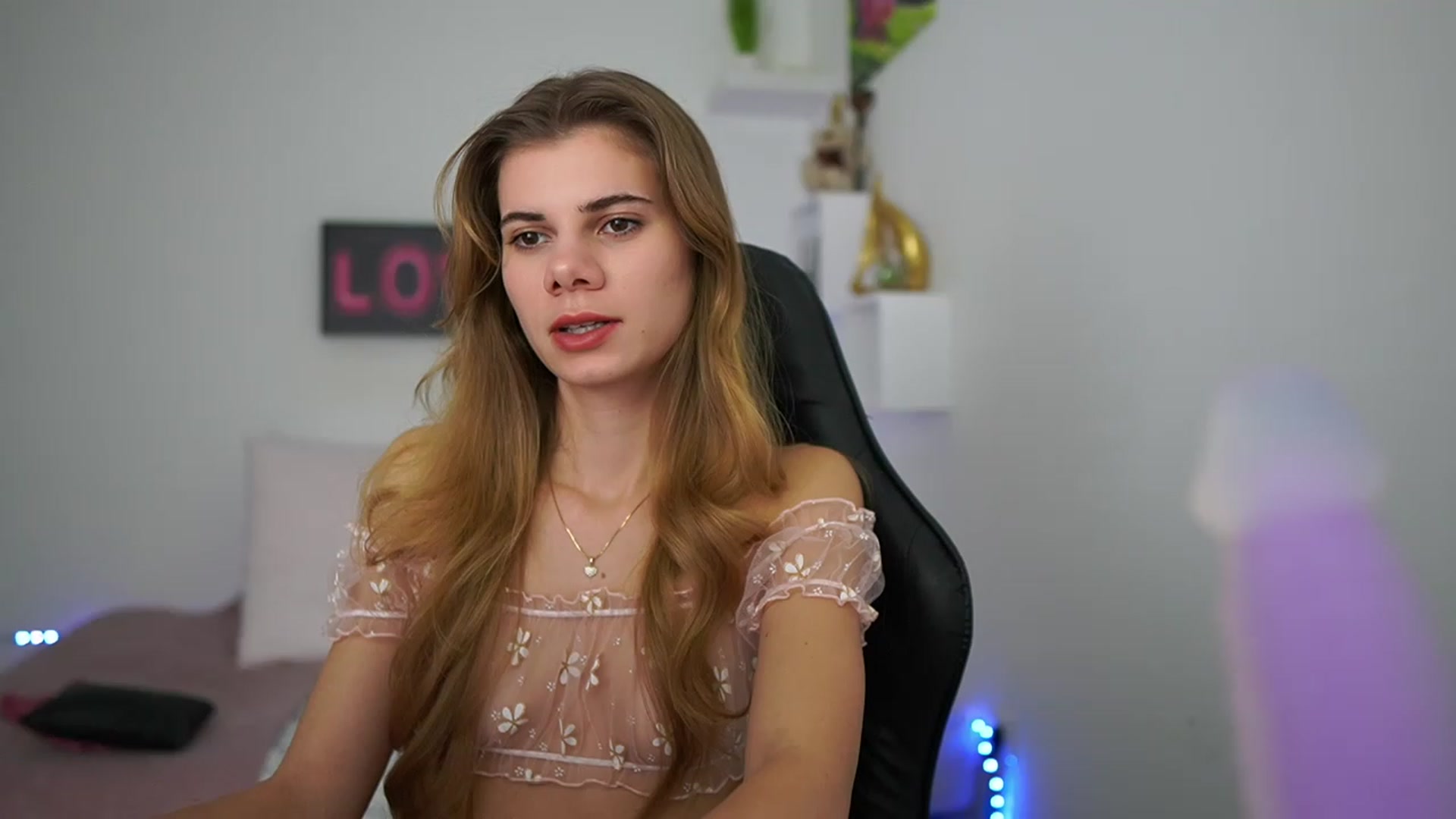 Gallery image thumbnail from RileyReid_18's myfreecams stream on, 01/22/2023, 17:16 image 2 of 20
