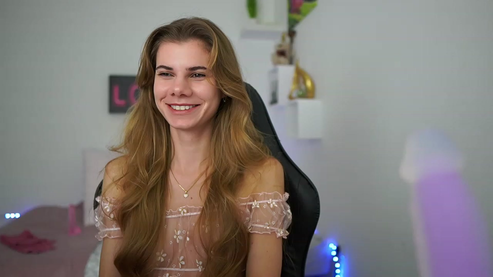 Gallery image thumbnail from RileyReid_18's myfreecams stream on, 01/22/2023, 18:26 image 1 of 20