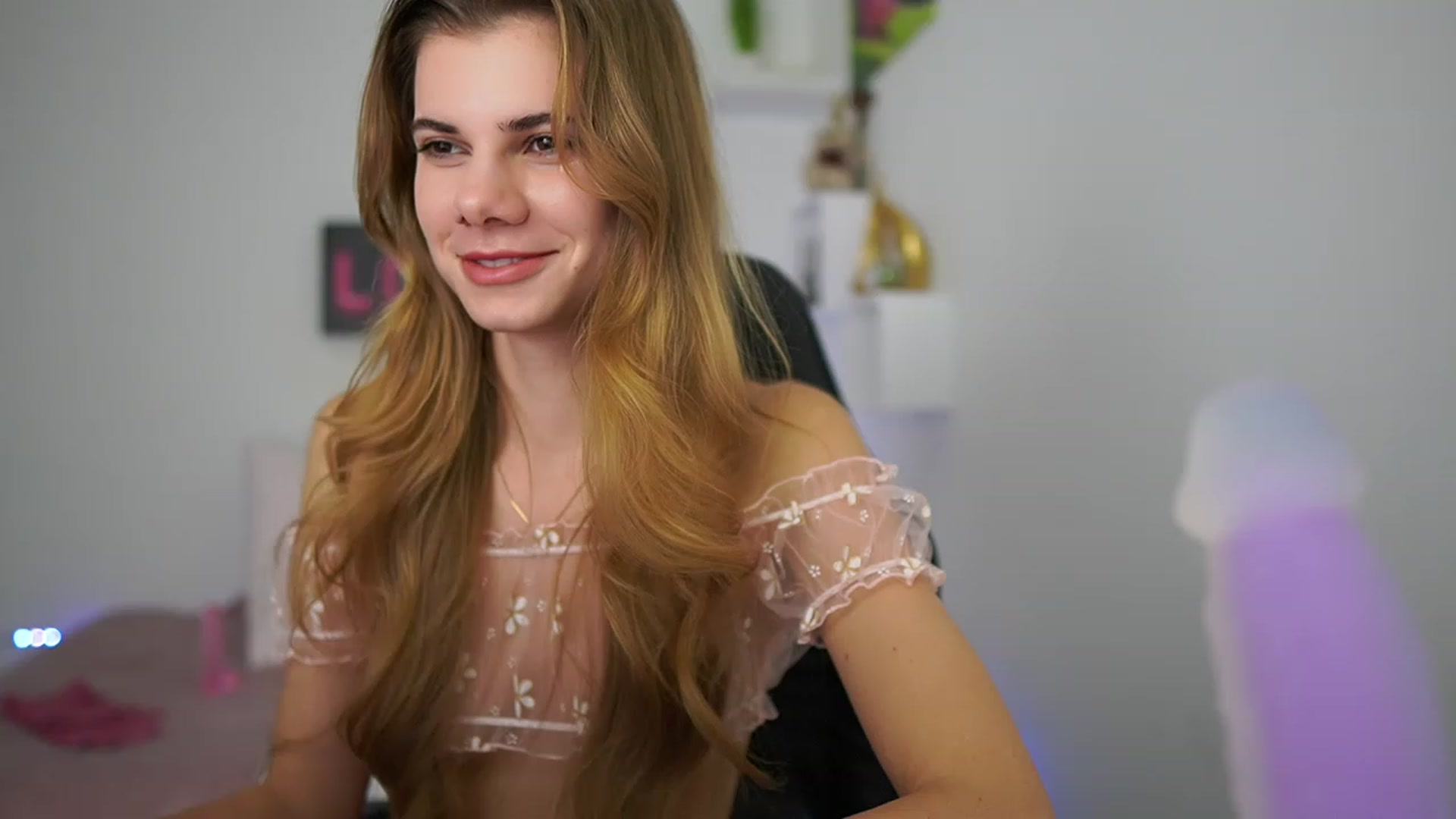 Gallery image thumbnail from RileyReid_18's myfreecams stream on, 01/22/2023, 18:26 image 14 of 20