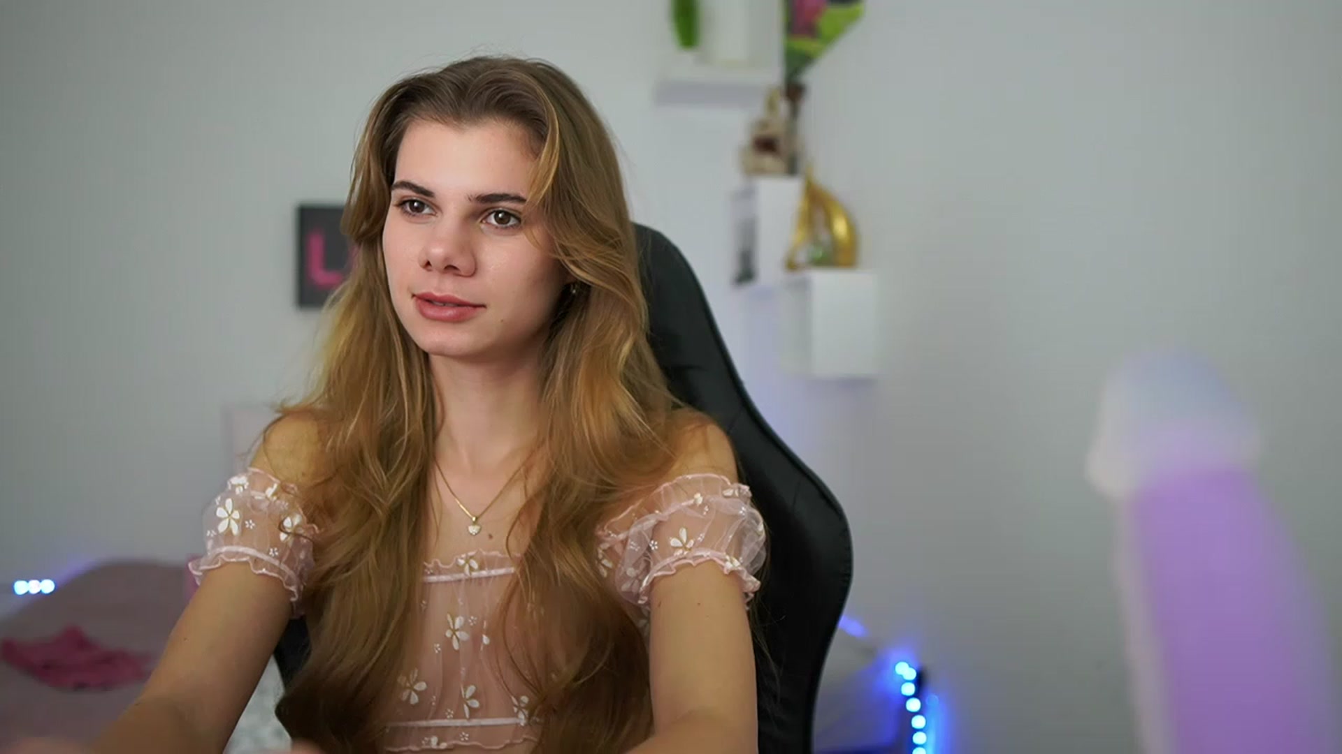 Gallery image thumbnail from RileyReid_18's myfreecams stream on, 01/22/2023, 18:26 image 2 of 20