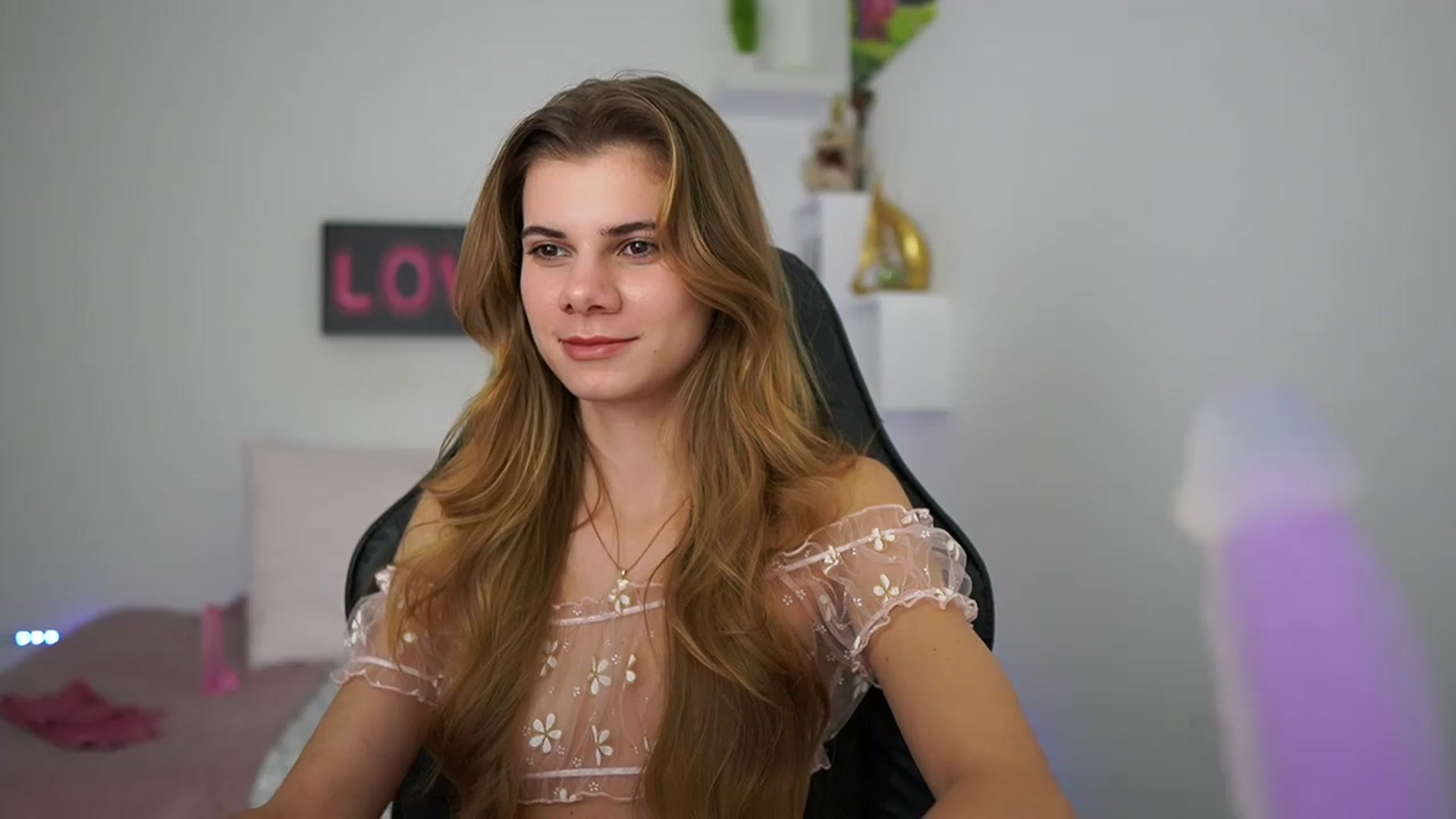 Gallery image thumbnail from RileyReid_18's myfreecams stream on, 01/22/2023, 18:26 image 16 of 20