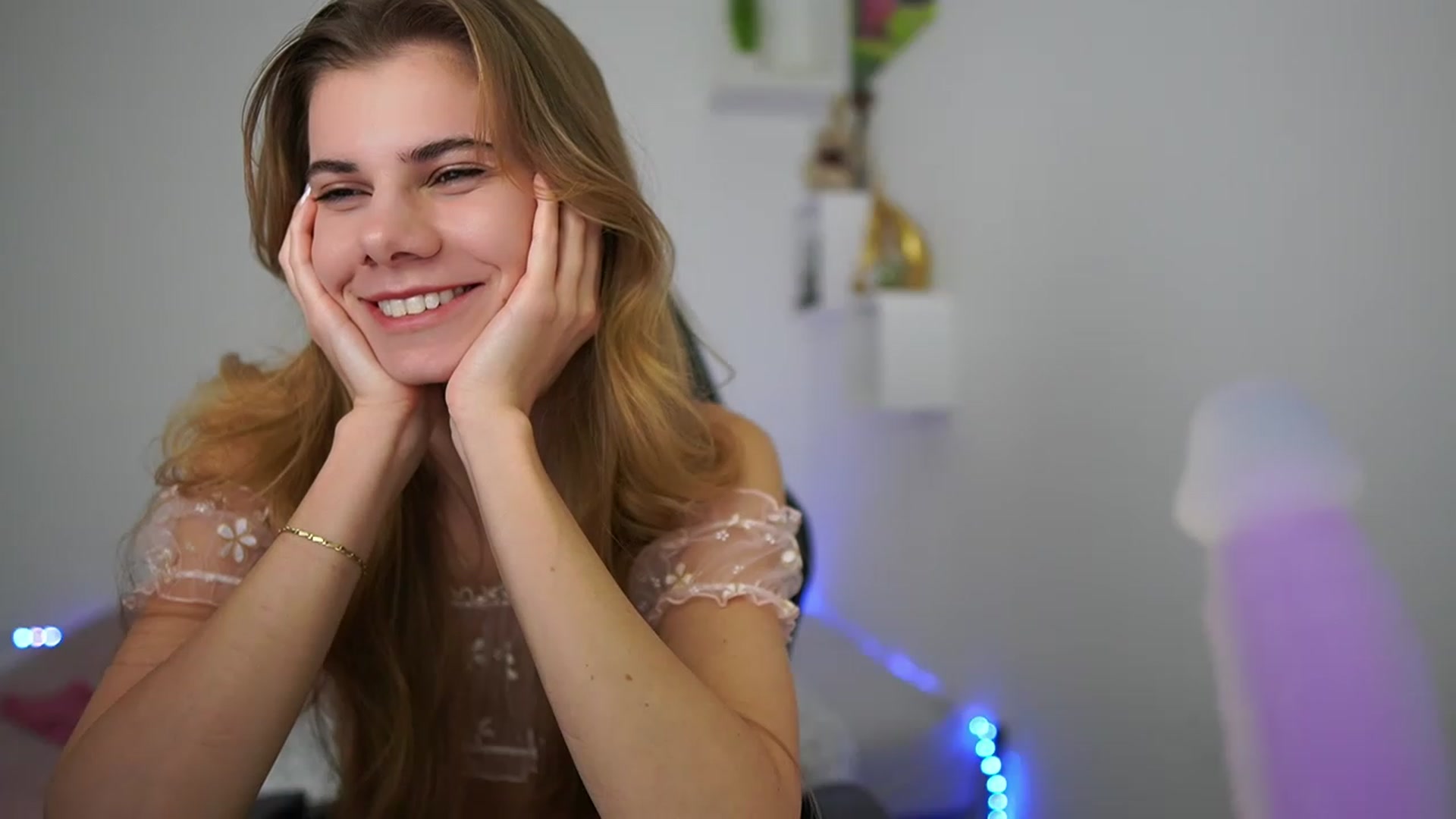 Gallery image thumbnail from RileyReid_18's myfreecams stream on, 01/22/2023, 18:26 image 13 of 20