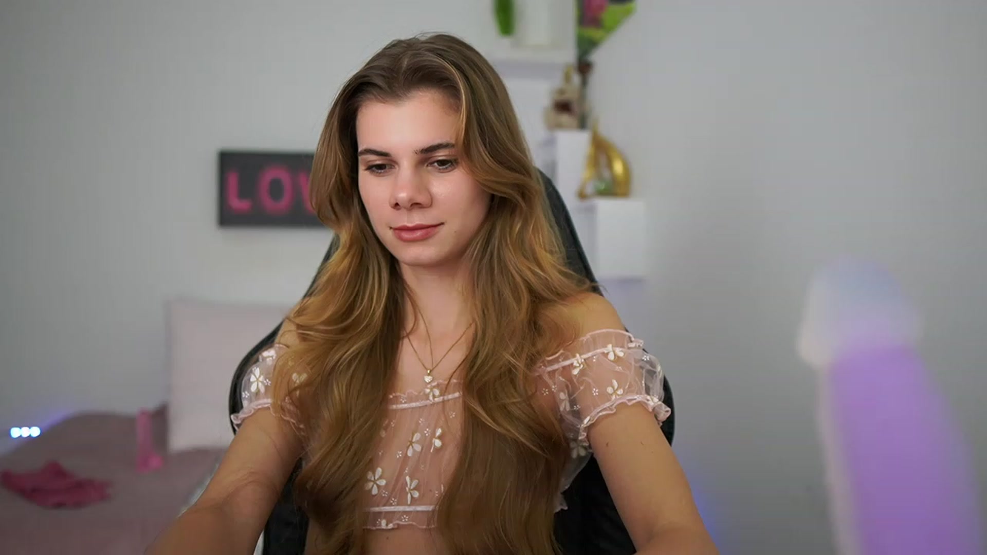 Gallery image thumbnail from RileyReid_18's myfreecams stream on, 01/22/2023, 18:26 image 15 of 20
