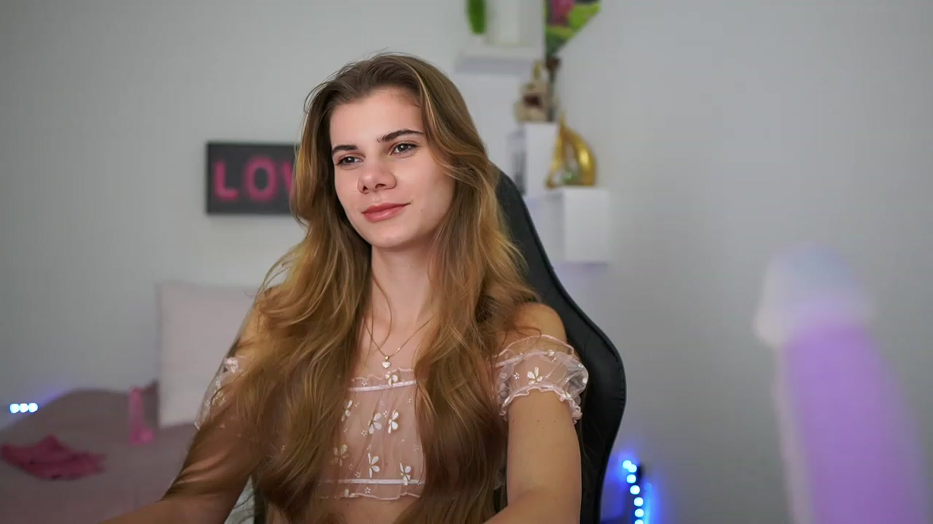 Gallery image thumbnail from RileyReid_18's myfreecams stream on, 01/22/2023, 18:26 image 10 of 20