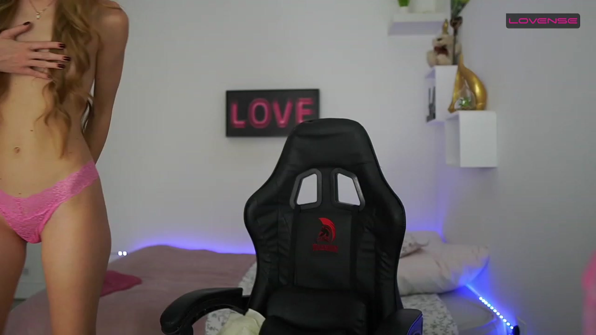 Gallery image thumbnail from RileyReid_18's myfreecams stream on, 01/29/2023, 15:04 image 7 of 20