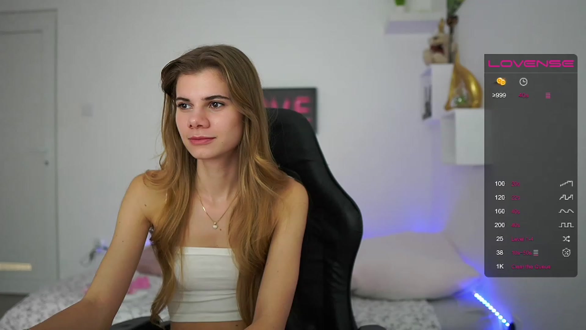 Gallery image thumbnail from RileyReid_18's myfreecams stream on, 02/02/2023, 18:32 image 9 of 20