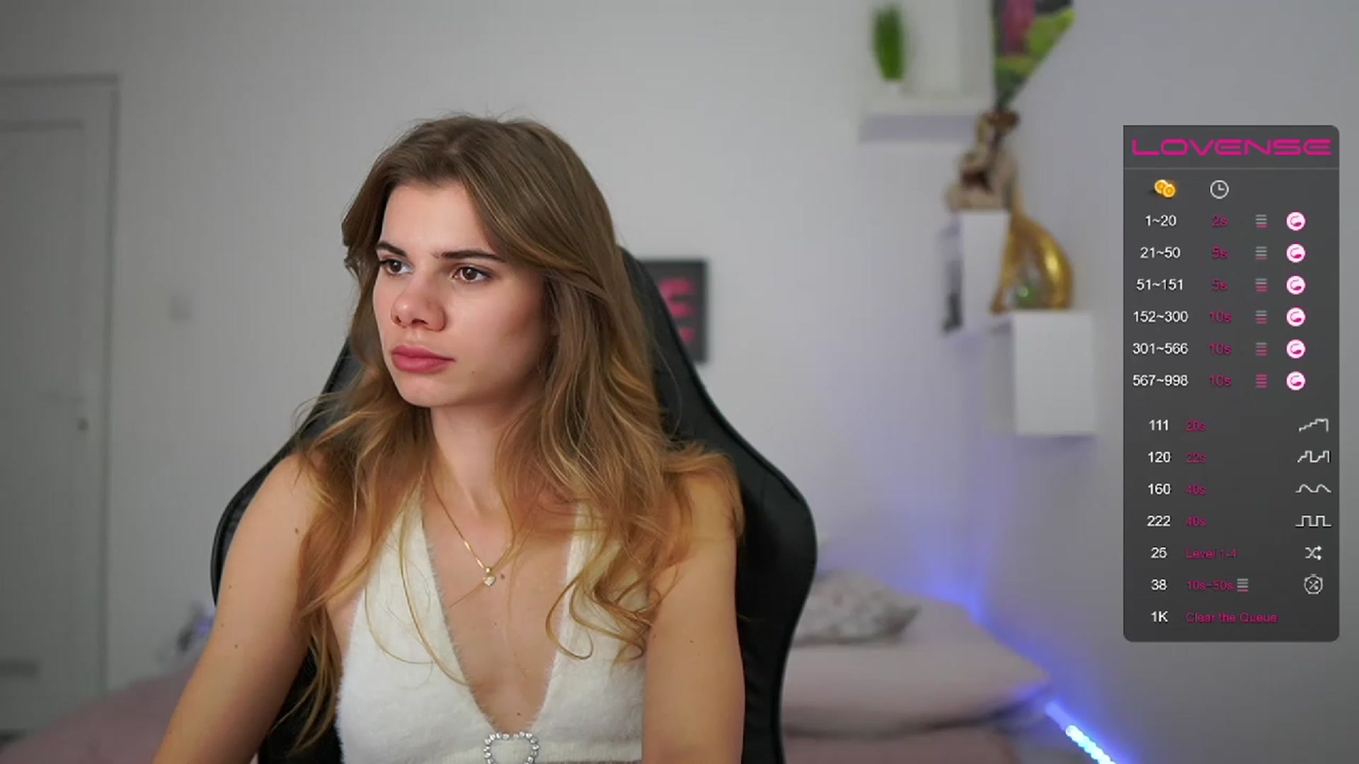 Gallery image thumbnail from RileyReid_18's myfreecams stream on, 02/05/2023, 14:23 image 17 of 20