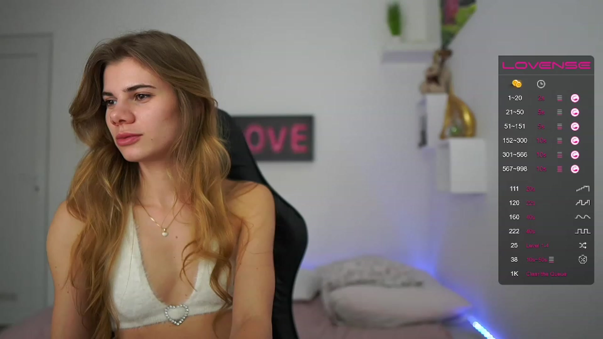 Gallery image thumbnail from RileyReid_18's myfreecams stream on, 02/05/2023, 16:32 image 7 of 20