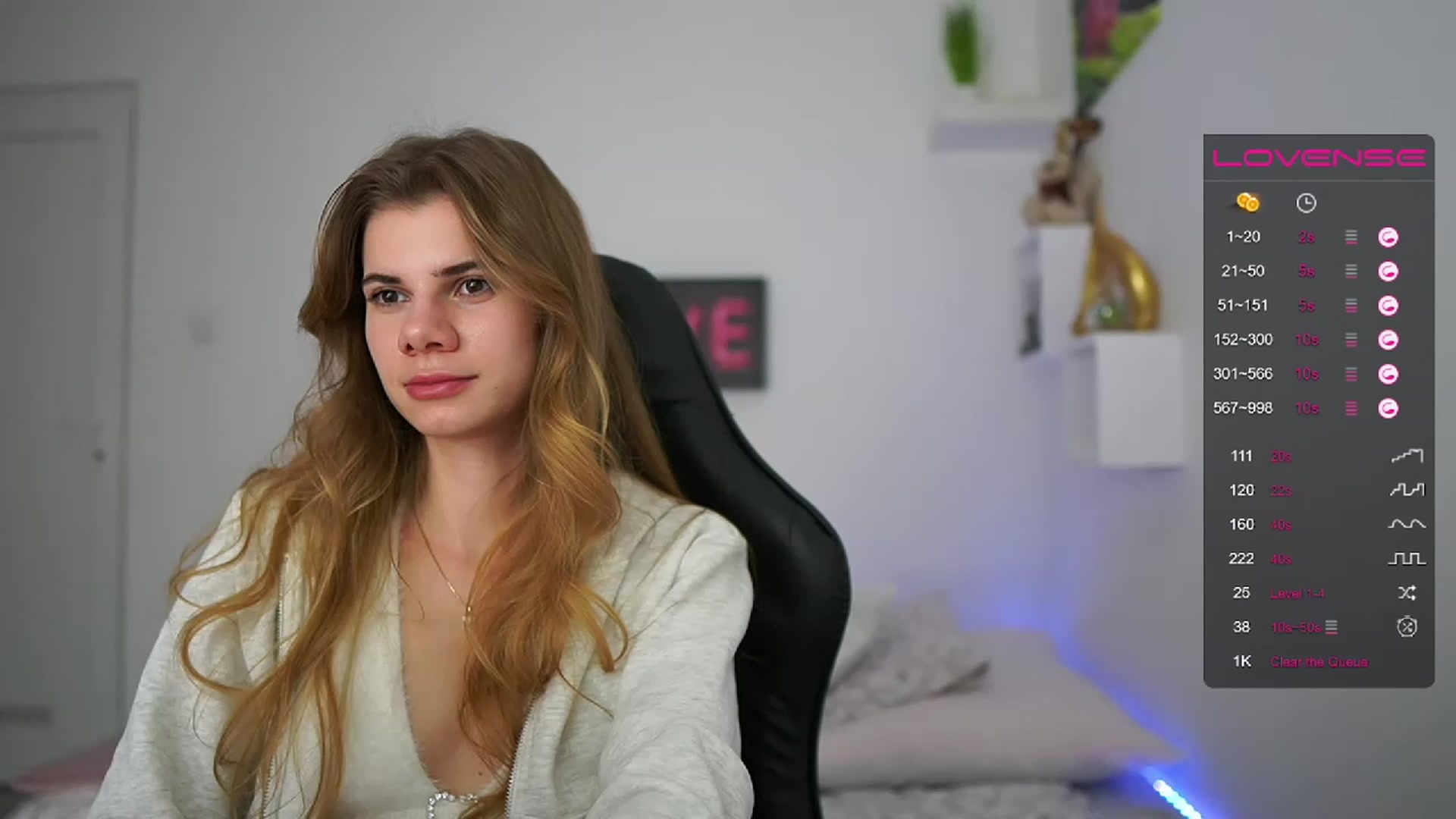 Gallery image thumbnail from RileyReid_18's myfreecams stream on, 02/05/2023, 18:03 image 8 of 20