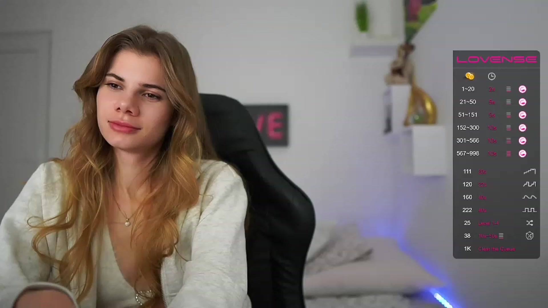 Gallery image thumbnail from RileyReid_18's myfreecams stream on, 02/05/2023, 18:03 image 10 of 20