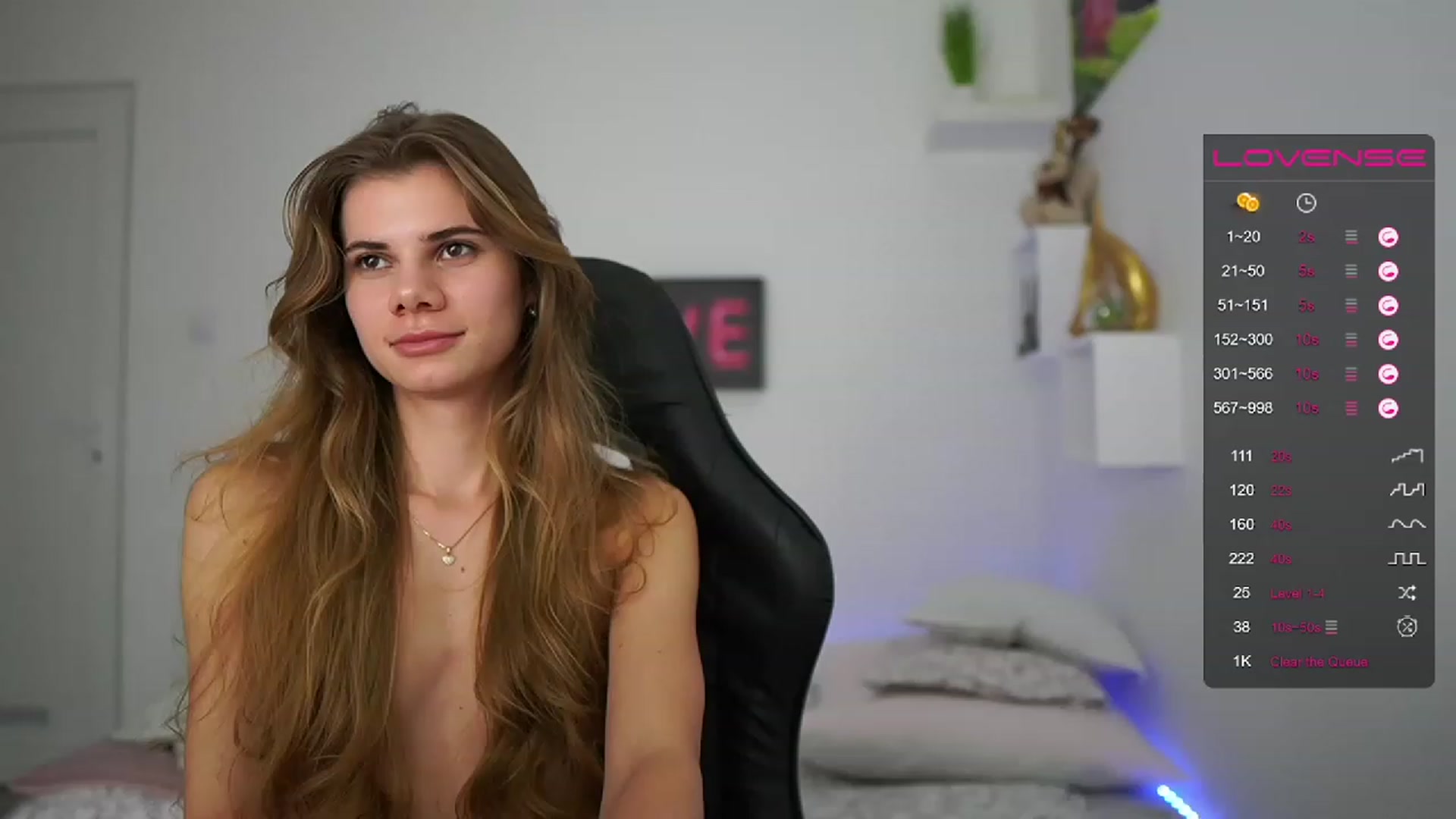 Gallery image thumbnail from RileyReid_18's myfreecams stream on, 02/05/2023, 21:02 image 6 of 20