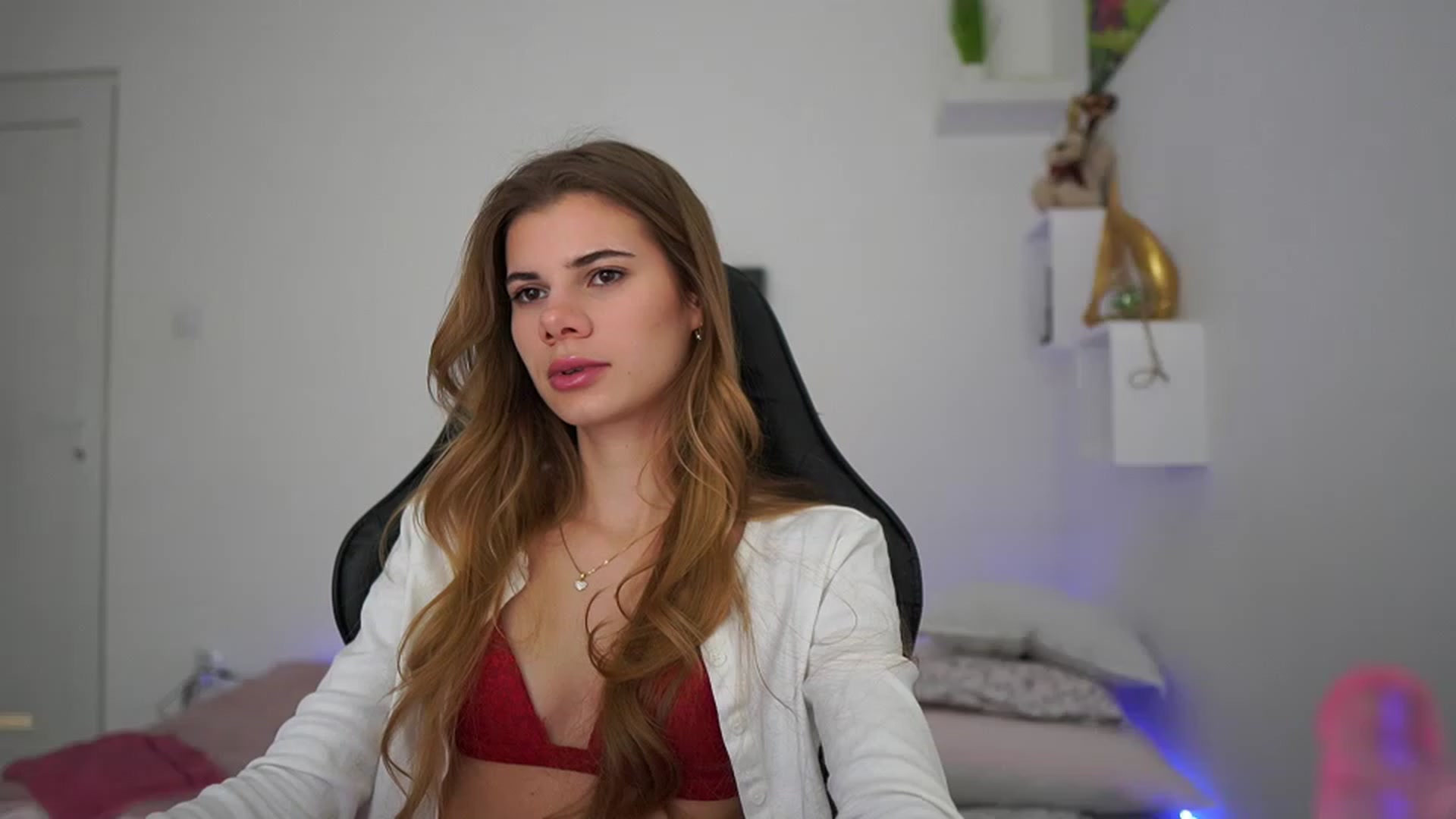 Gallery image thumbnail from RileyReid_18's myfreecams stream on, 02/06/2023, 20:38 image 1 of 20
