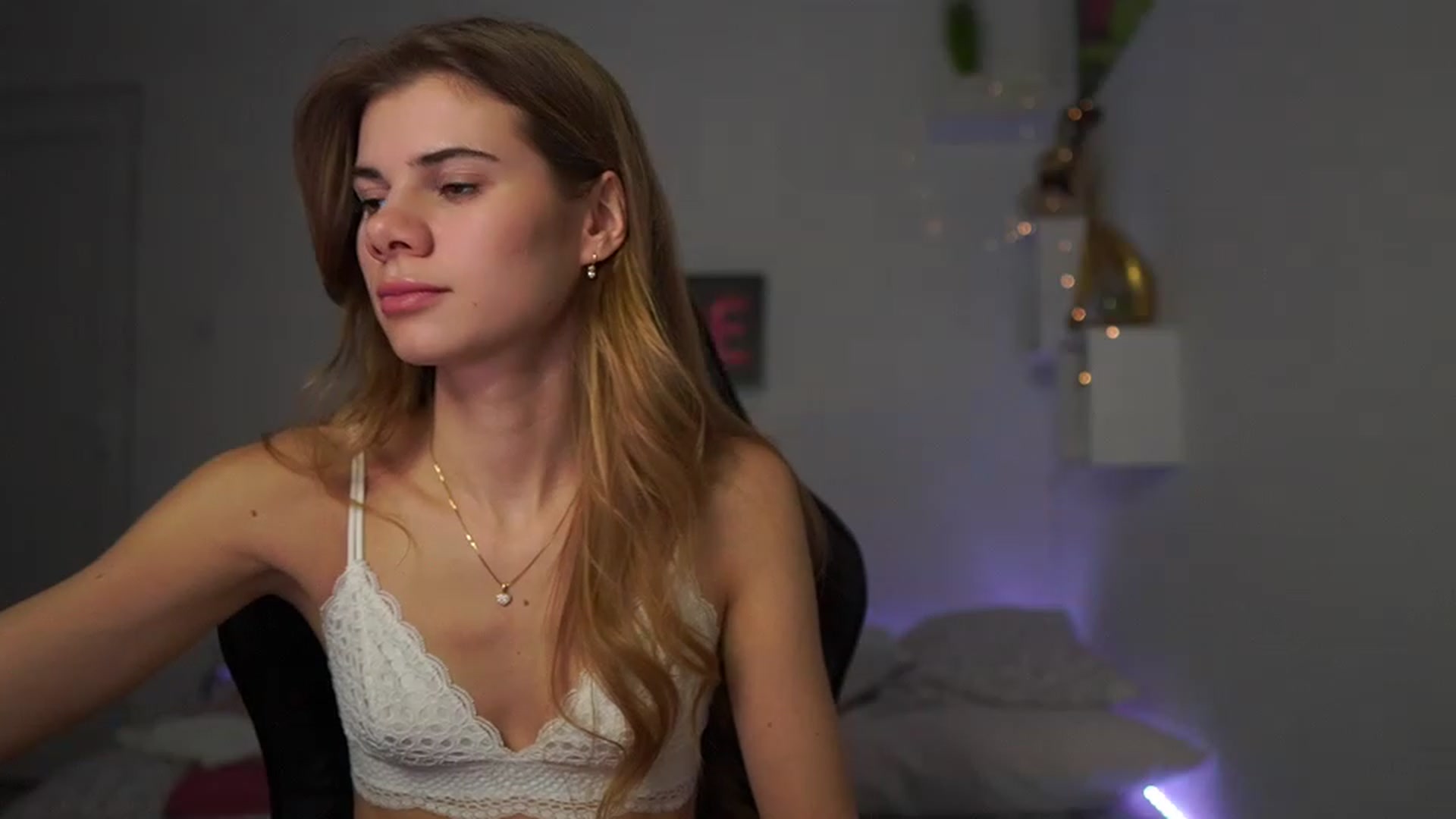 Gallery image thumbnail from RileyReid_18's myfreecams stream on, 02/07/2023, 15:28 image 15 of 20