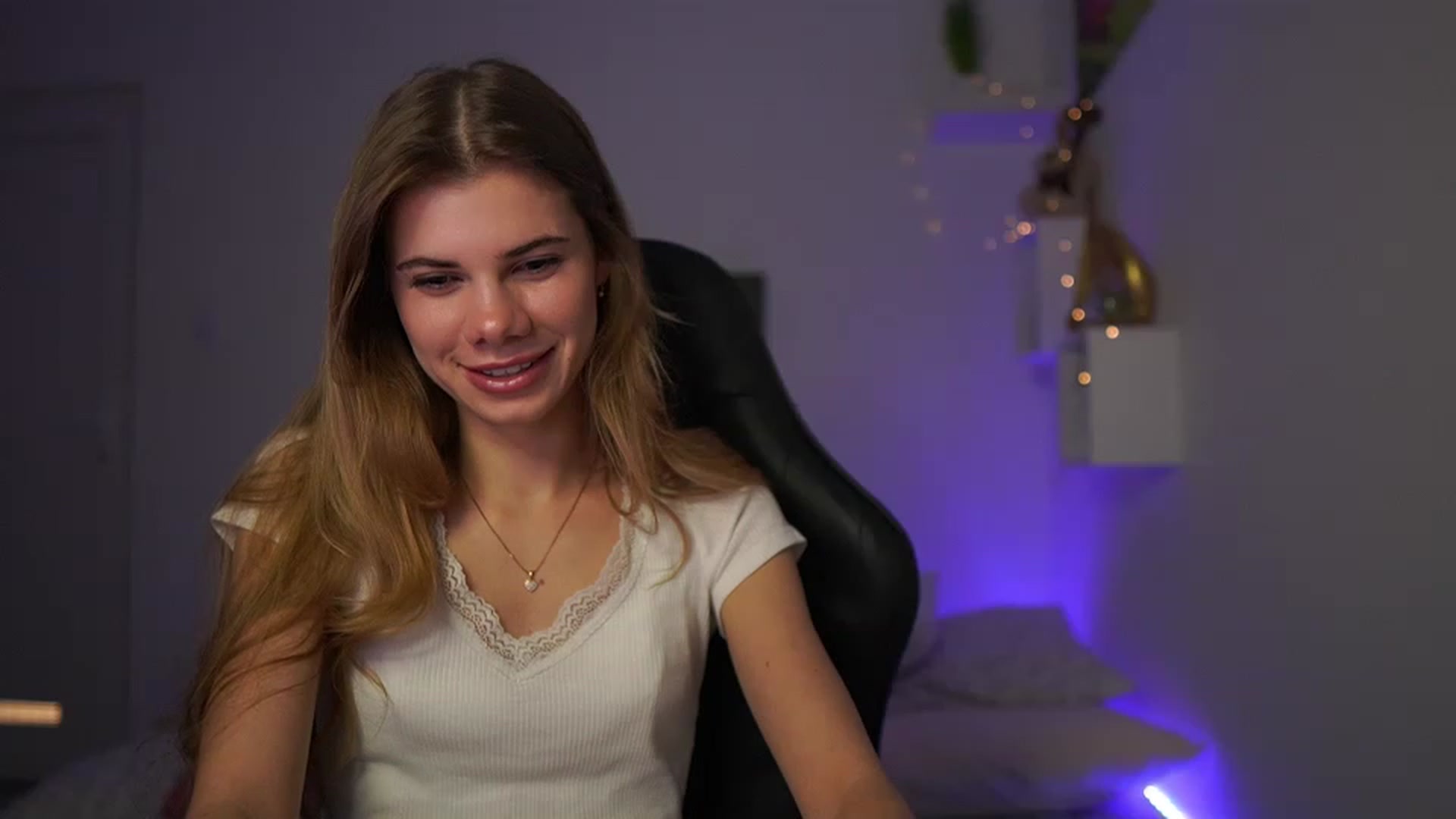 Gallery image thumbnail from RileyReid_18's myfreecams stream on, 02/07/2023, 15:28 image 5 of 20