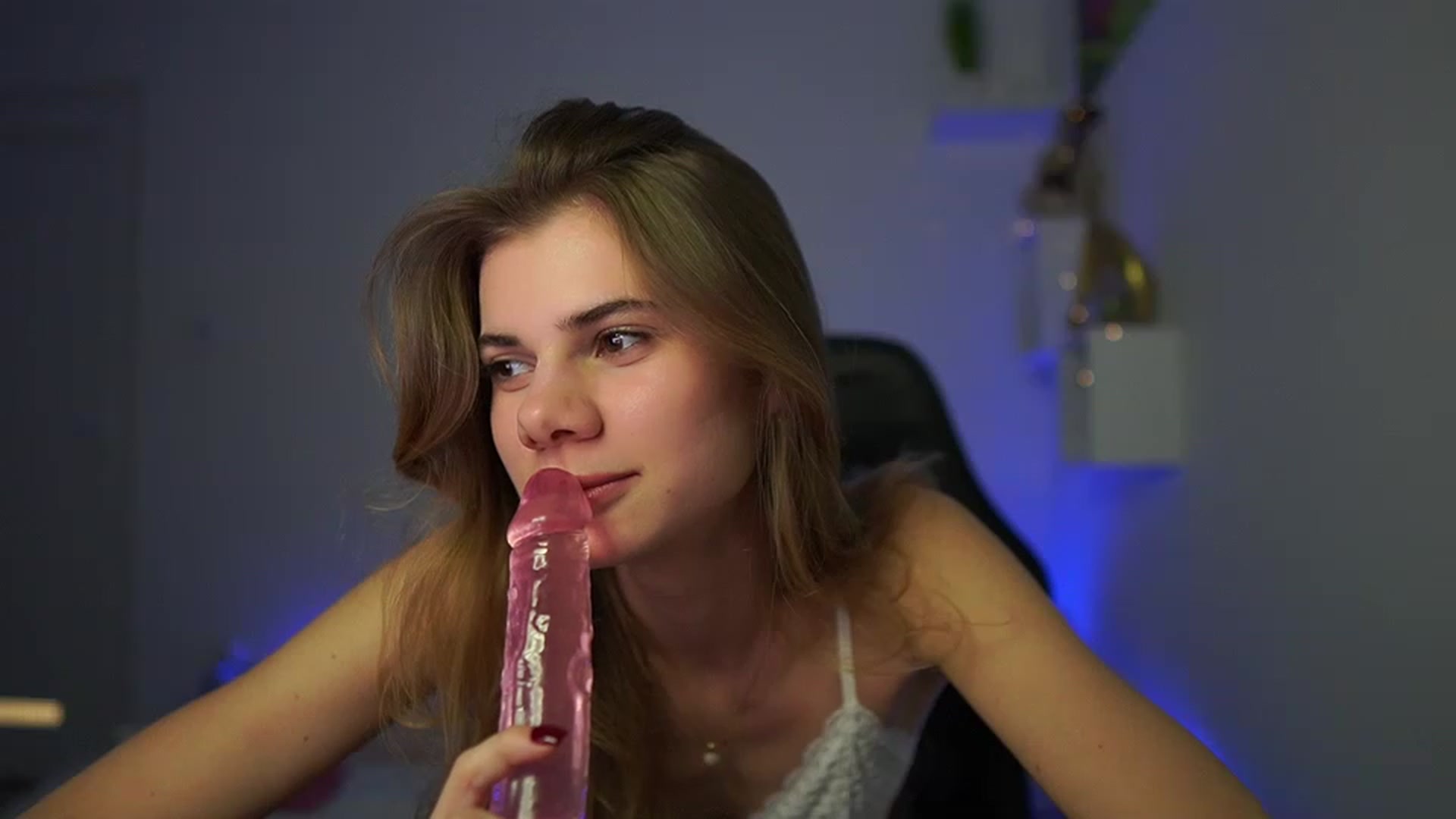 Gallery image thumbnail from RileyReid_18's myfreecams stream on, 02/07/2023, 16:58 image 7 of 20