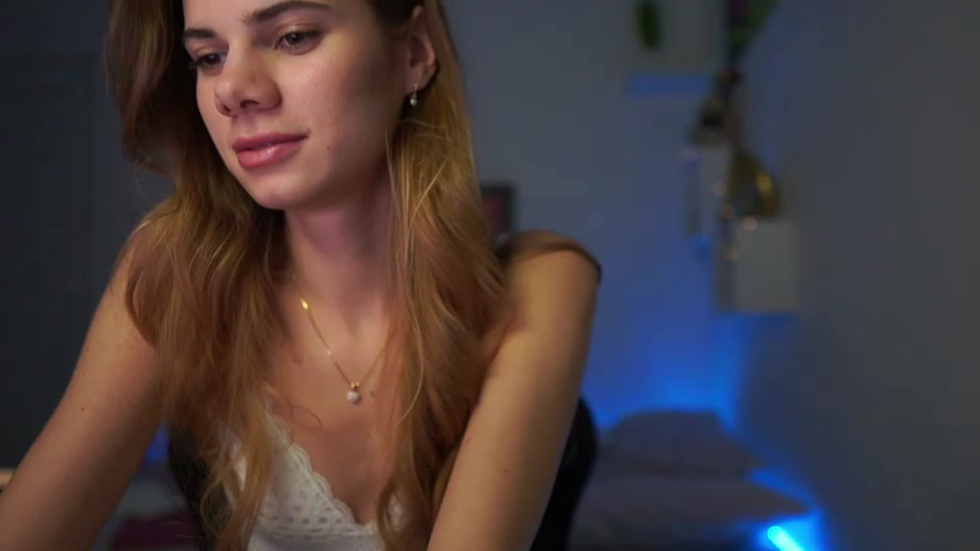 Gallery image thumbnail from RileyReid_18's myfreecams stream on, 02/07/2023, 16:58 image 12 of 20