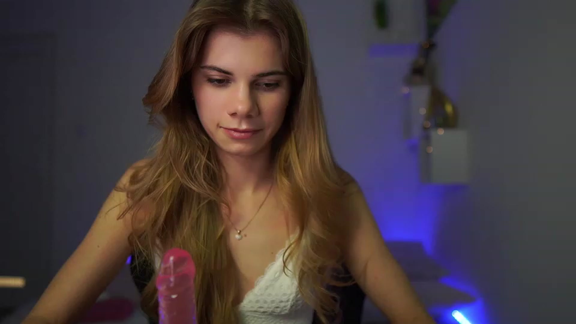 Gallery image thumbnail from RileyReid_18's myfreecams stream on, 02/07/2023, 16:58 image 6 of 20