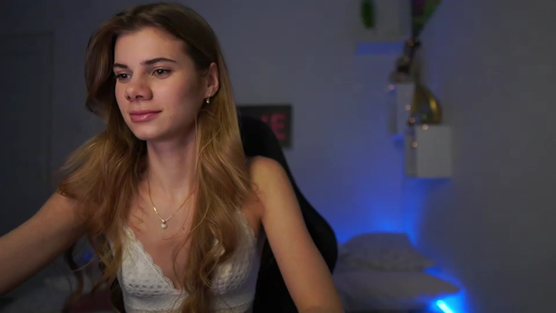 Gallery image thumbnail from RileyReid_18's myfreecams stream on, 02/07/2023, 16:58 image 11 of 20