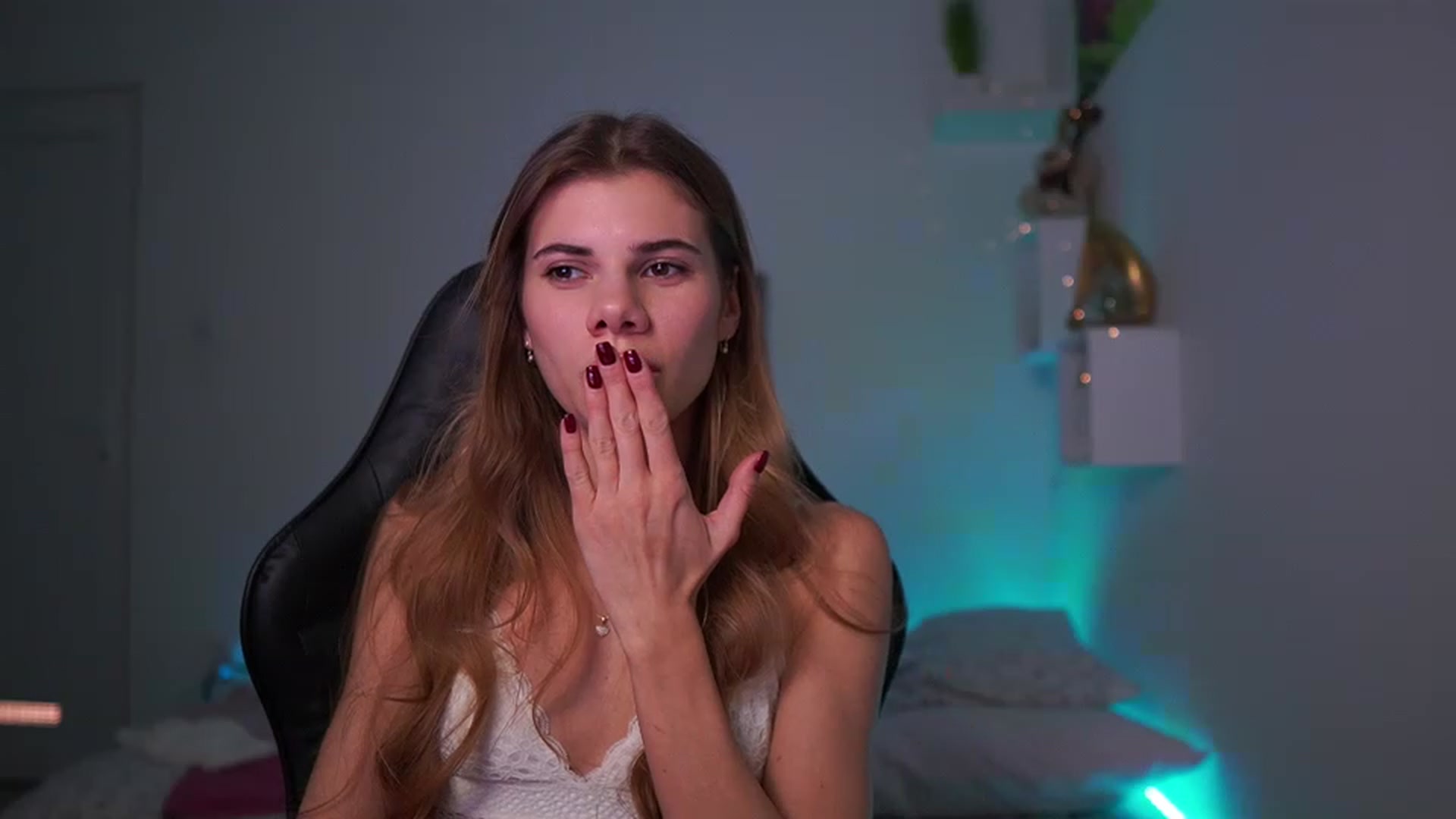 Gallery image thumbnail from RileyReid_18's myfreecams stream on, 02/07/2023, 16:58 image 19 of 20