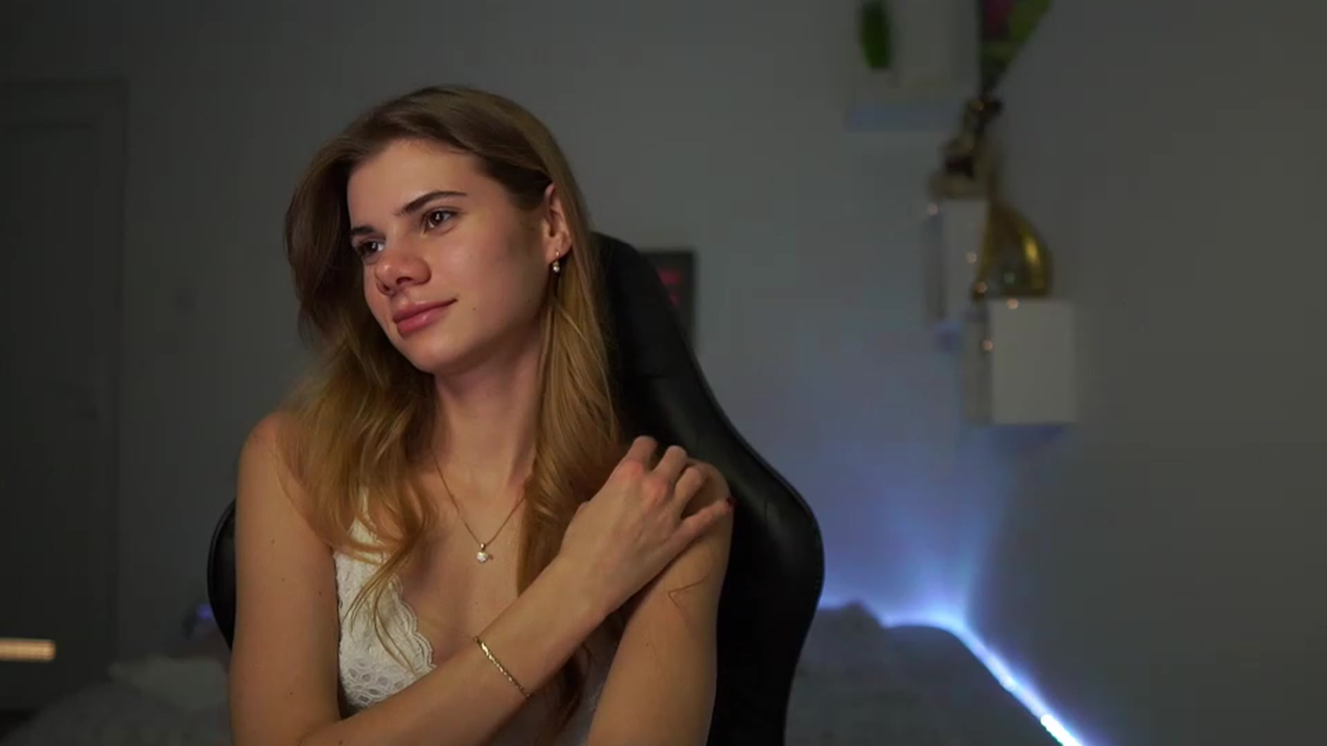 Gallery image thumbnail from RileyReid_18's myfreecams stream on, 02/07/2023, 18:59 image 4 of 20