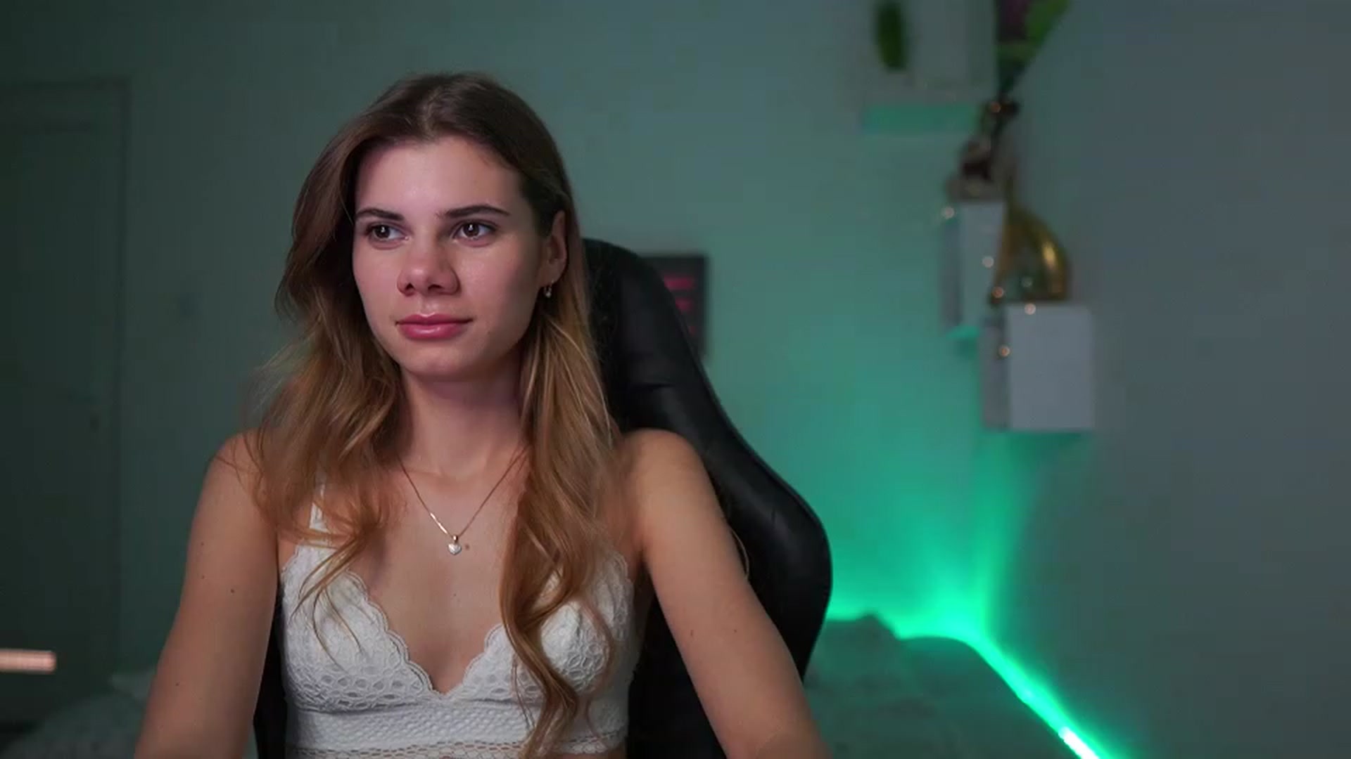 Gallery image thumbnail from RileyReid_18's myfreecams stream on, 02/07/2023, 18:59 image 2 of 20