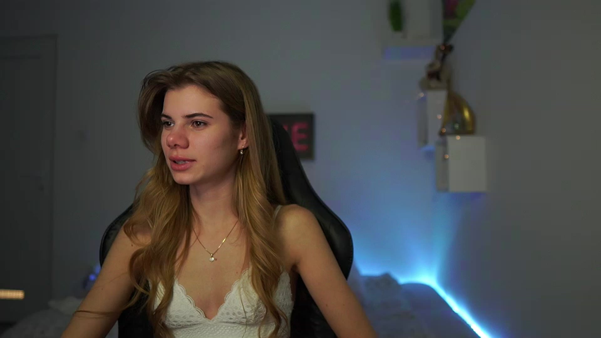Gallery image thumbnail from RileyReid_18's myfreecams stream on, 02/07/2023, 18:59 image 19 of 20