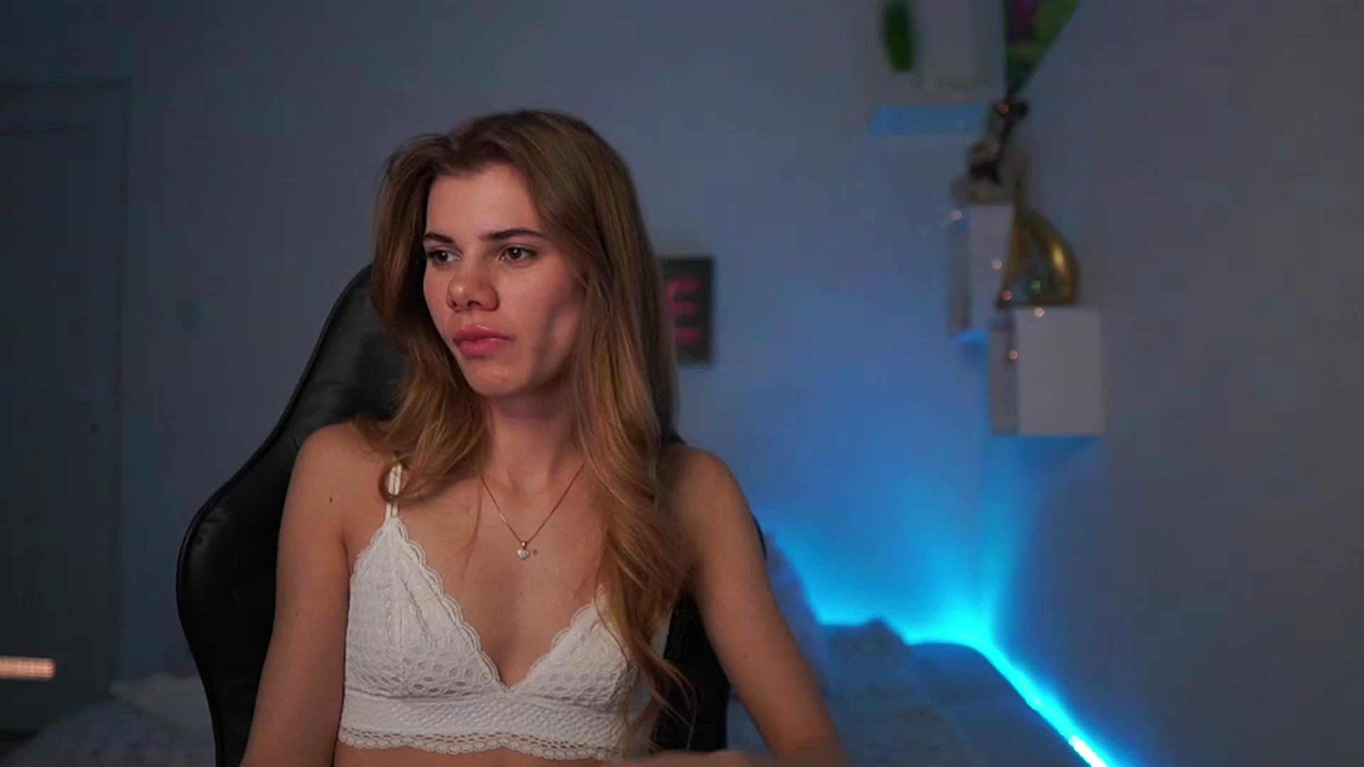 Gallery image thumbnail from RileyReid_18's myfreecams stream on, 02/07/2023, 18:59 image 11 of 20