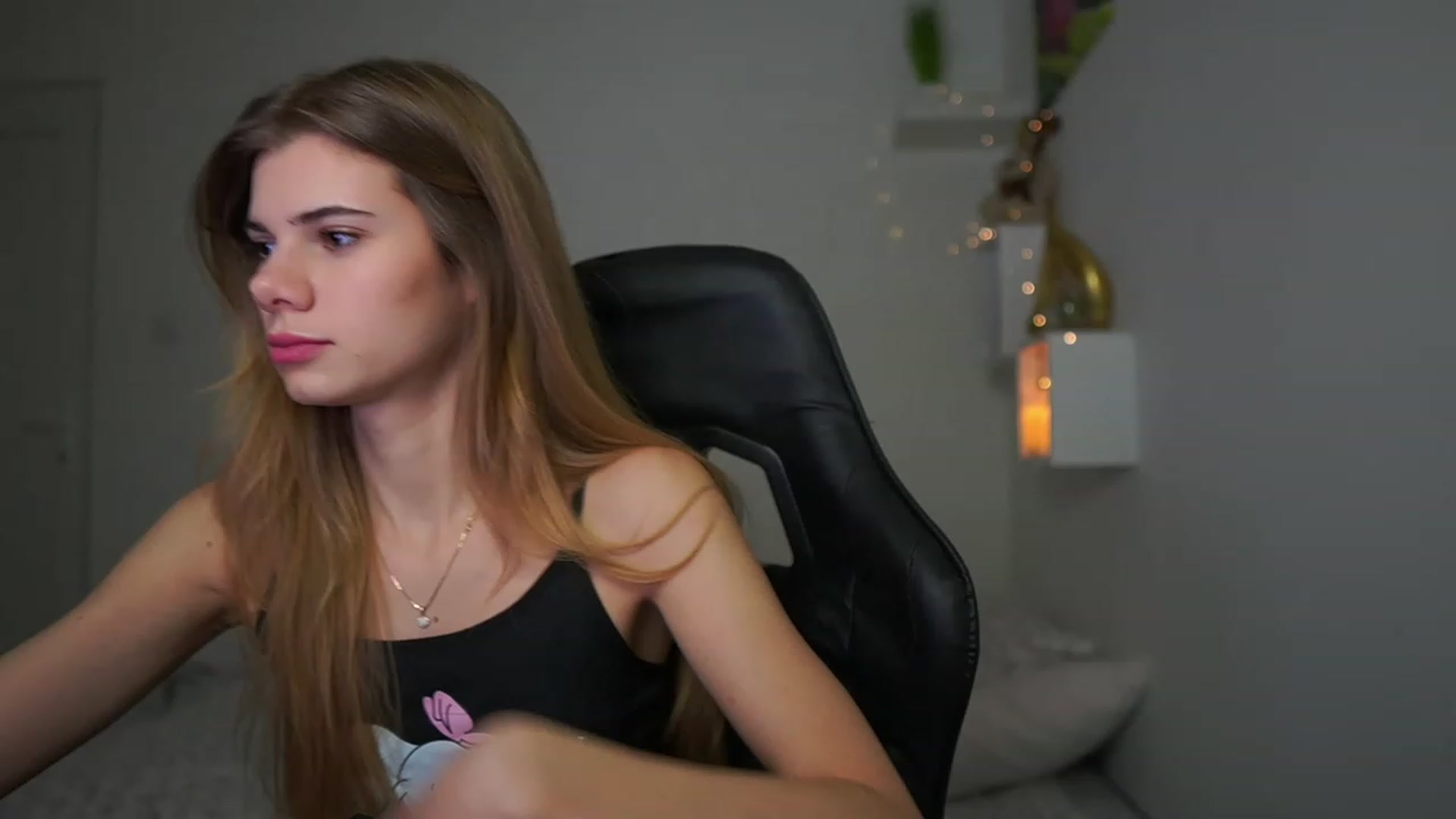 Gallery image thumbnail from RileyReid_18's myfreecams stream on, 02/09/2023, 14:41 image 1 of 20