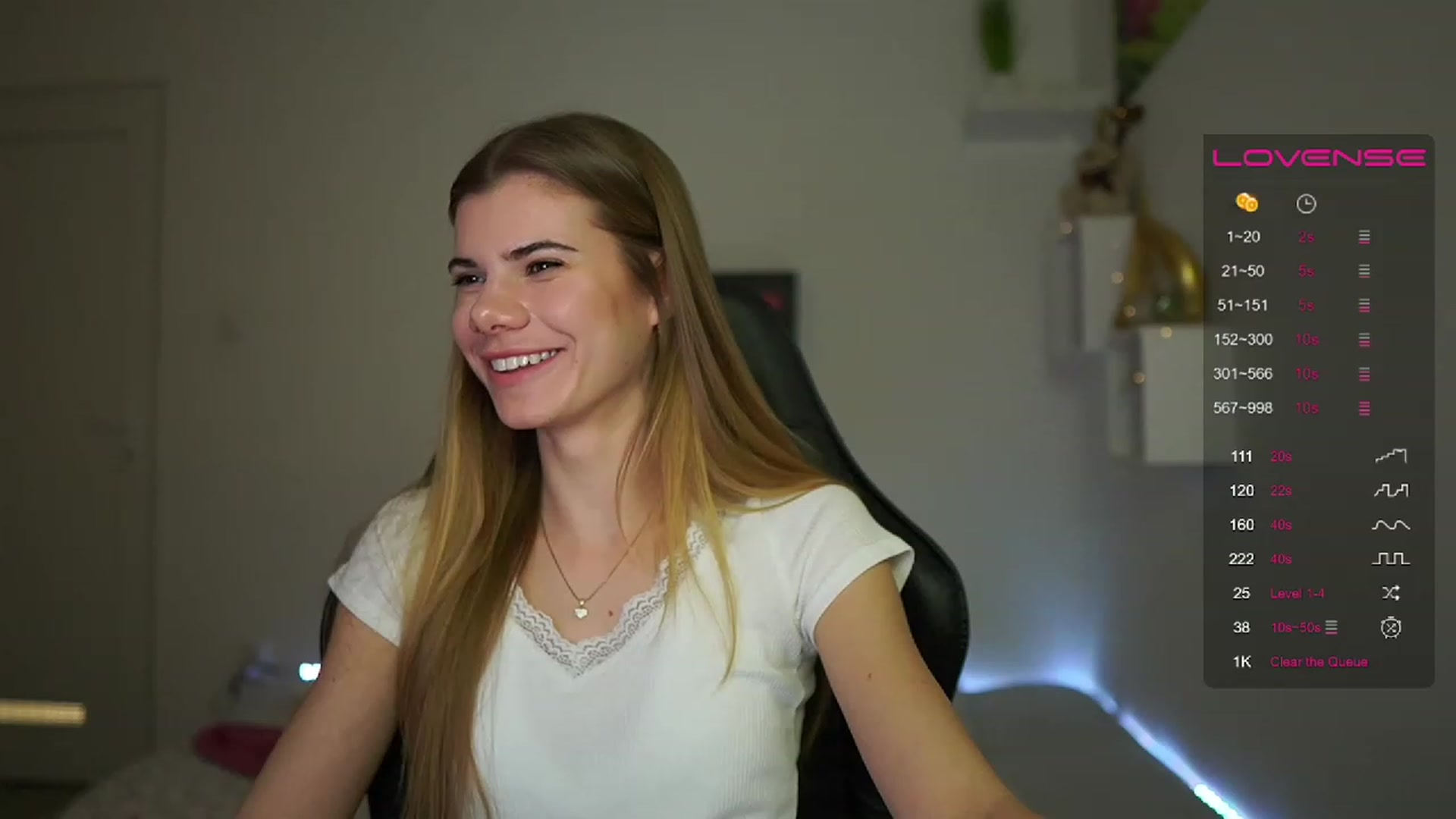Gallery image thumbnail from RileyReid_18's myfreecams stream on, 02/17/2023, 16:02 image 9 of 20
