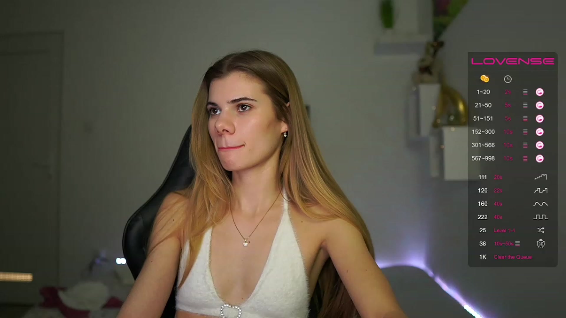 Gallery image thumbnail from RileyReid_18's myfreecams stream on, 02/17/2023, 18:36 image 4 of 20