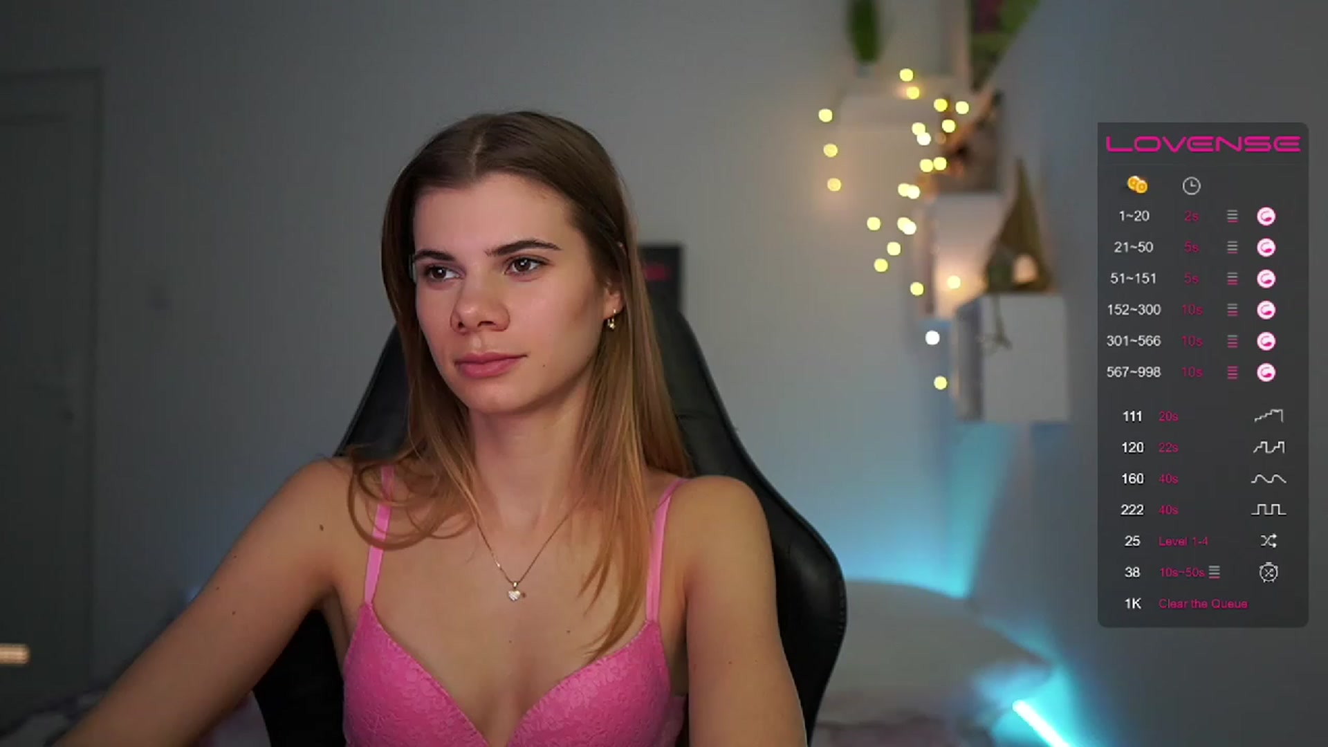 Gallery image thumbnail from RileyReid_18's myfreecams stream on, 02/23/2023, 14:01 image 4 of 20