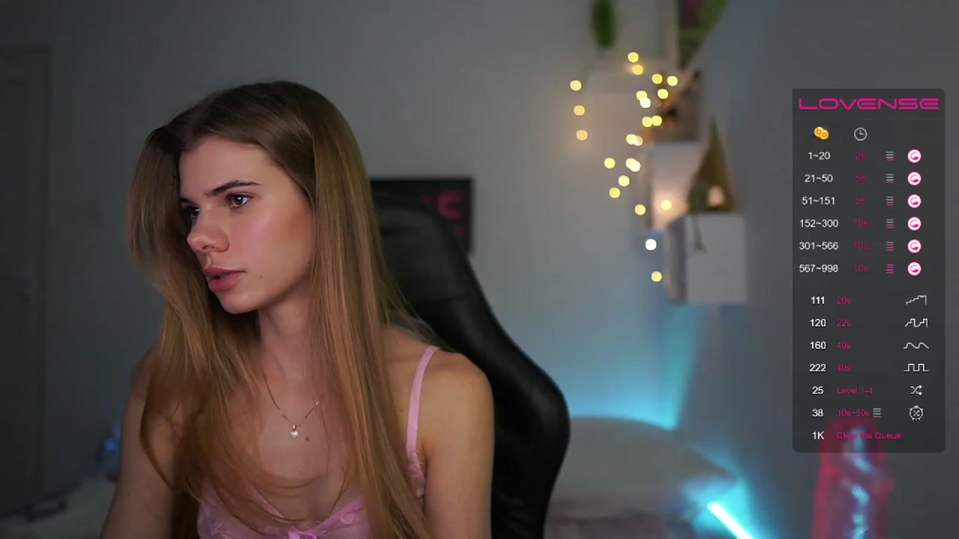 Gallery image thumbnail from RileyReid_18's myfreecams stream on, 02/24/2023, 16:25 image 14 of 20