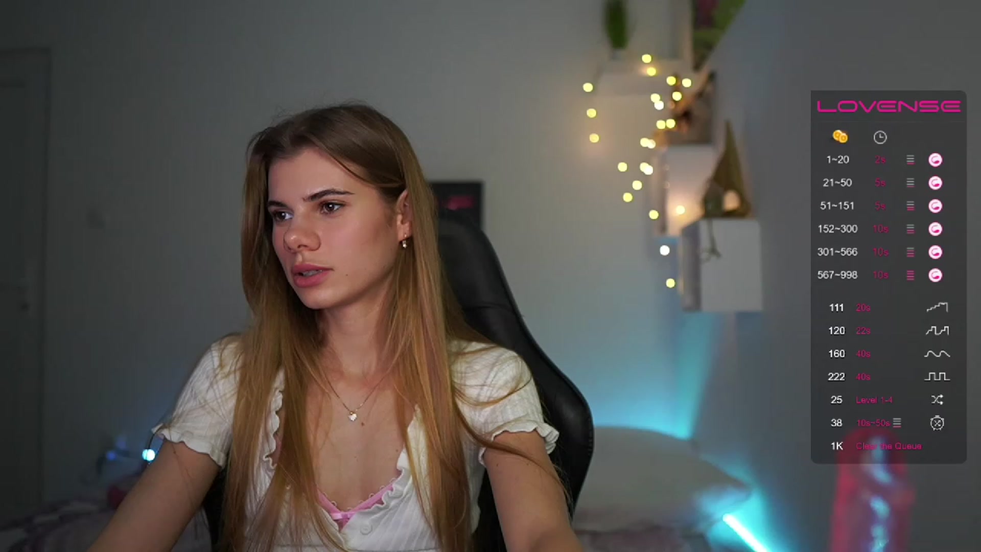 Gallery image thumbnail from RileyReid_18's myfreecams stream on, 02/24/2023, 16:25 image 6 of 20