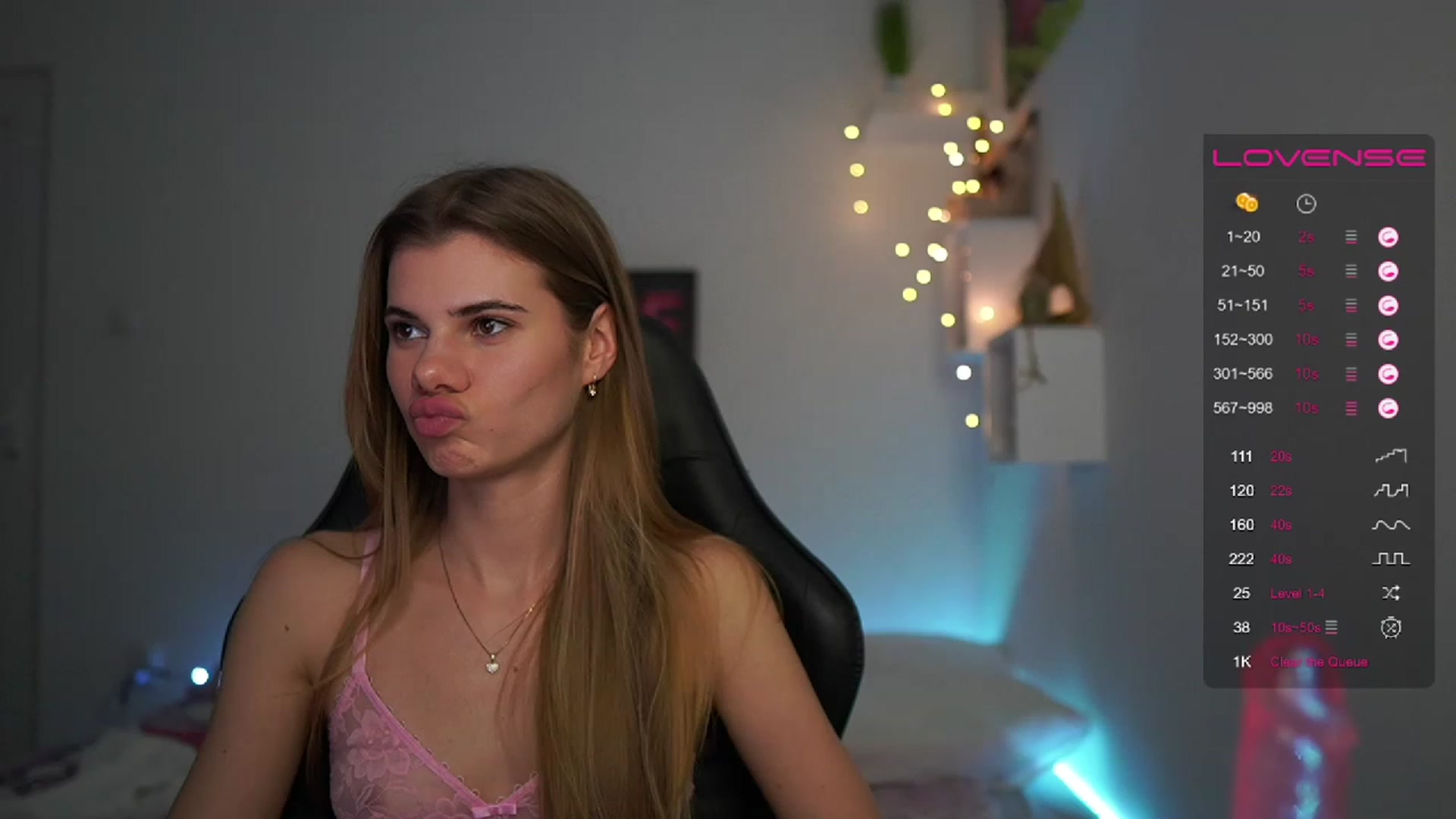 Gallery image thumbnail from RileyReid_18's myfreecams stream on, 02/24/2023, 16:25 image 19 of 20