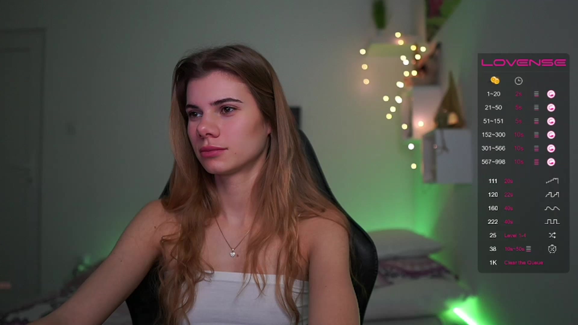 Gallery image thumbnail from RileyReid_18's myfreecams stream on, 02/26/2023, 10:32 image 8 of 20