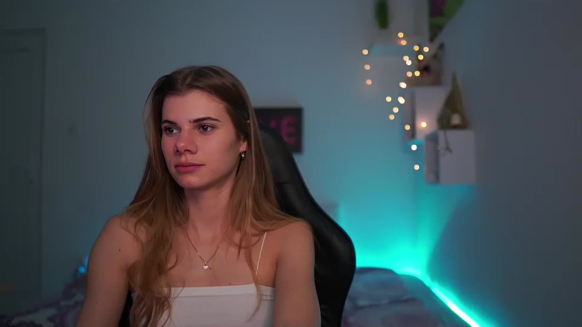 Gallery image thumbnail from RileyReid_18's myfreecams stream on, 02/26/2023, 15:13 image 12 of 20