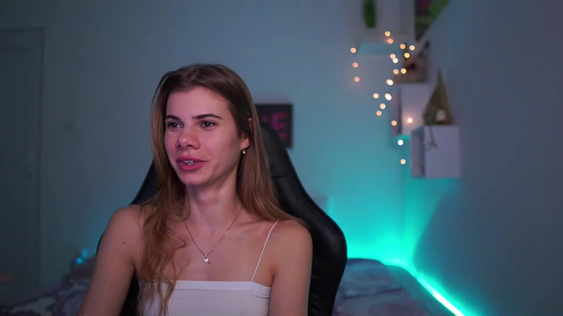 Gallery image thumbnail from RileyReid_18's myfreecams stream on, 02/26/2023, 15:13 image 14 of 20