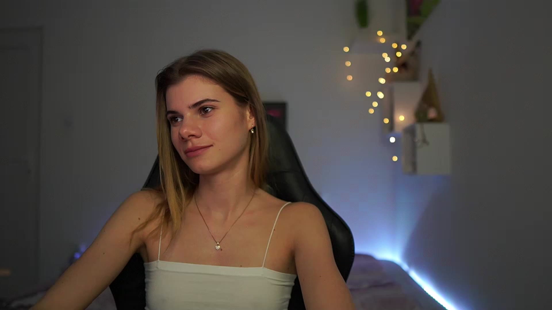 Gallery image thumbnail from RileyReid_18's myfreecams stream on, 02/26/2023, 15:13 image 3 of 20