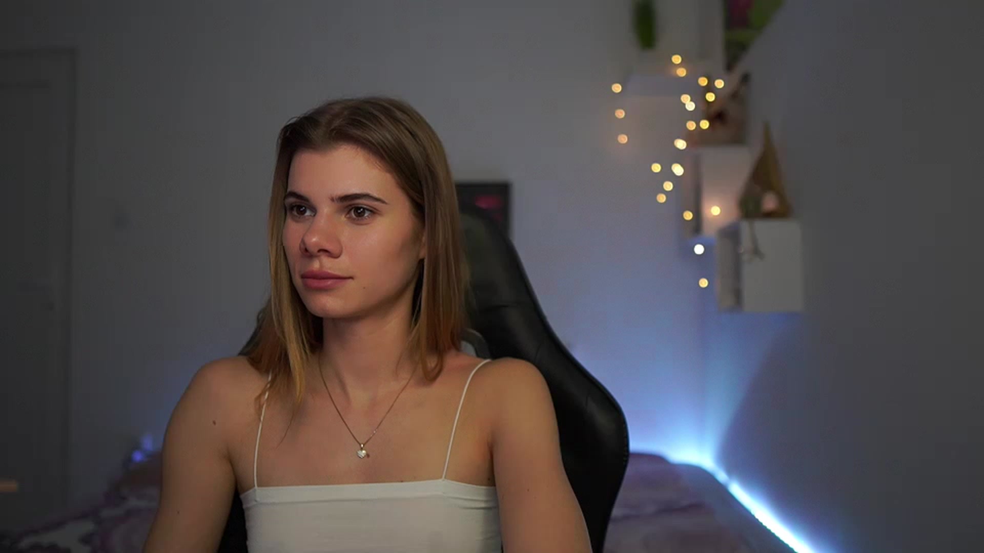 Gallery image thumbnail from RileyReid_18's myfreecams stream on, 02/26/2023, 15:13 image 5 of 20