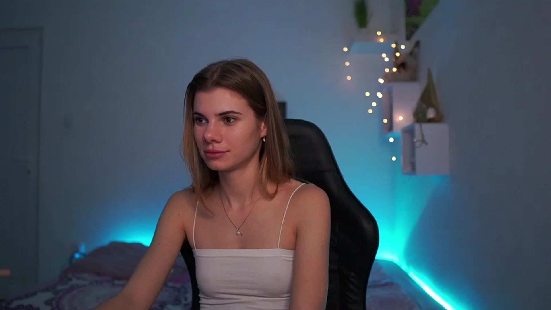 Gallery image thumbnail from RileyReid_18's myfreecams stream on, 02/26/2023, 15:13 image 6 of 20