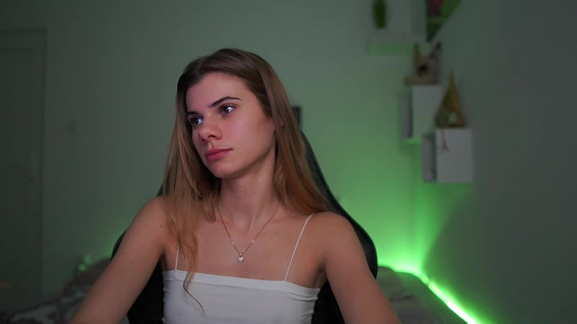 Gallery image thumbnail from RileyReid_18's myfreecams stream on, 02/26/2023, 19:03 image 12 of 20