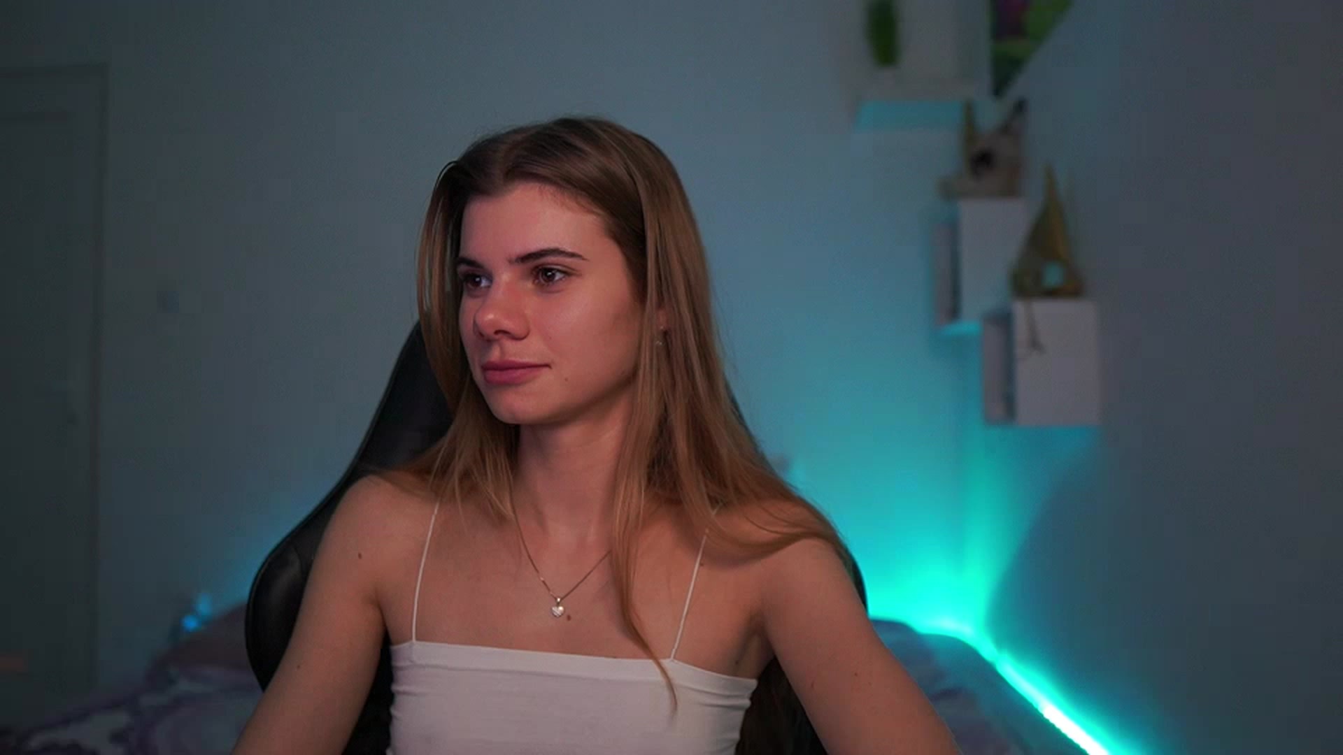 Gallery image thumbnail from RileyReid_18's myfreecams stream on, 02/26/2023, 19:03 image 9 of 20